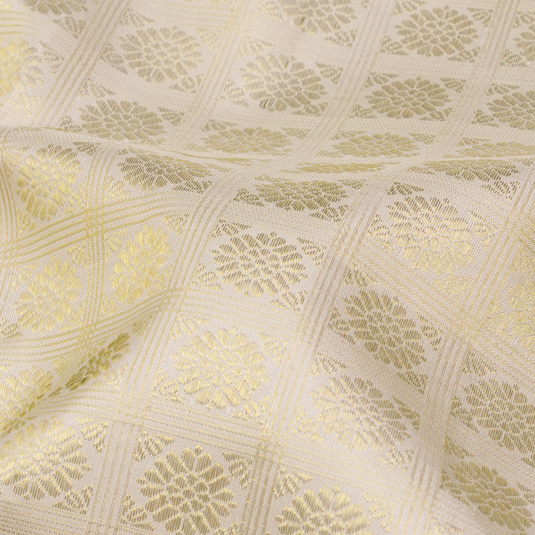 Kanakavalli Kanjivaram Silk Sari 25-110-HS001-08222 - Fabric View