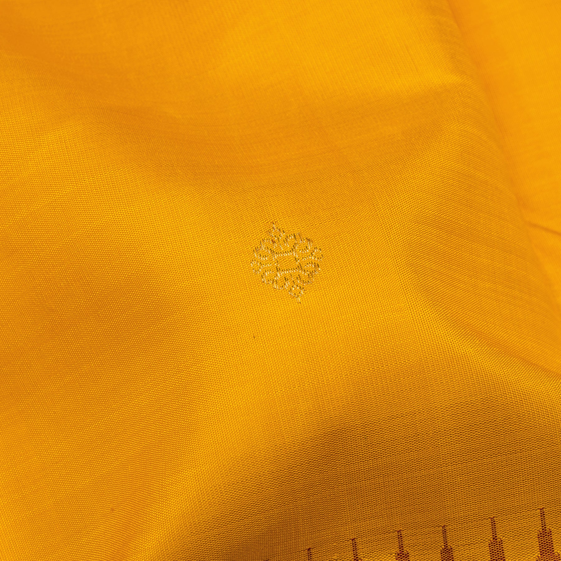 Kanakavalli Kanjivaram Silk Sari 25-110-HS001-08608 - Fabric View