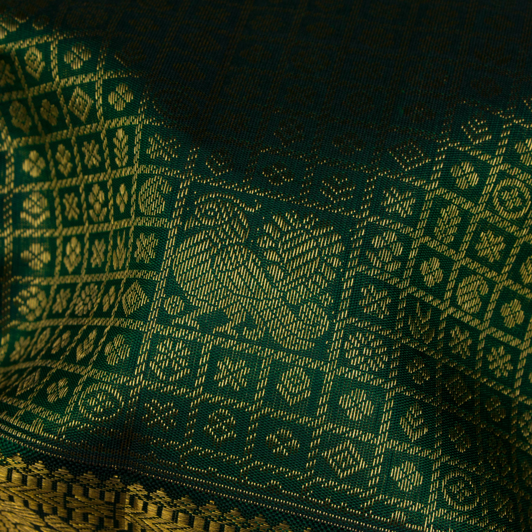 Kanakavalli Kanjivaram Silk Sari 25-110-HS001-10879 - Fabric View