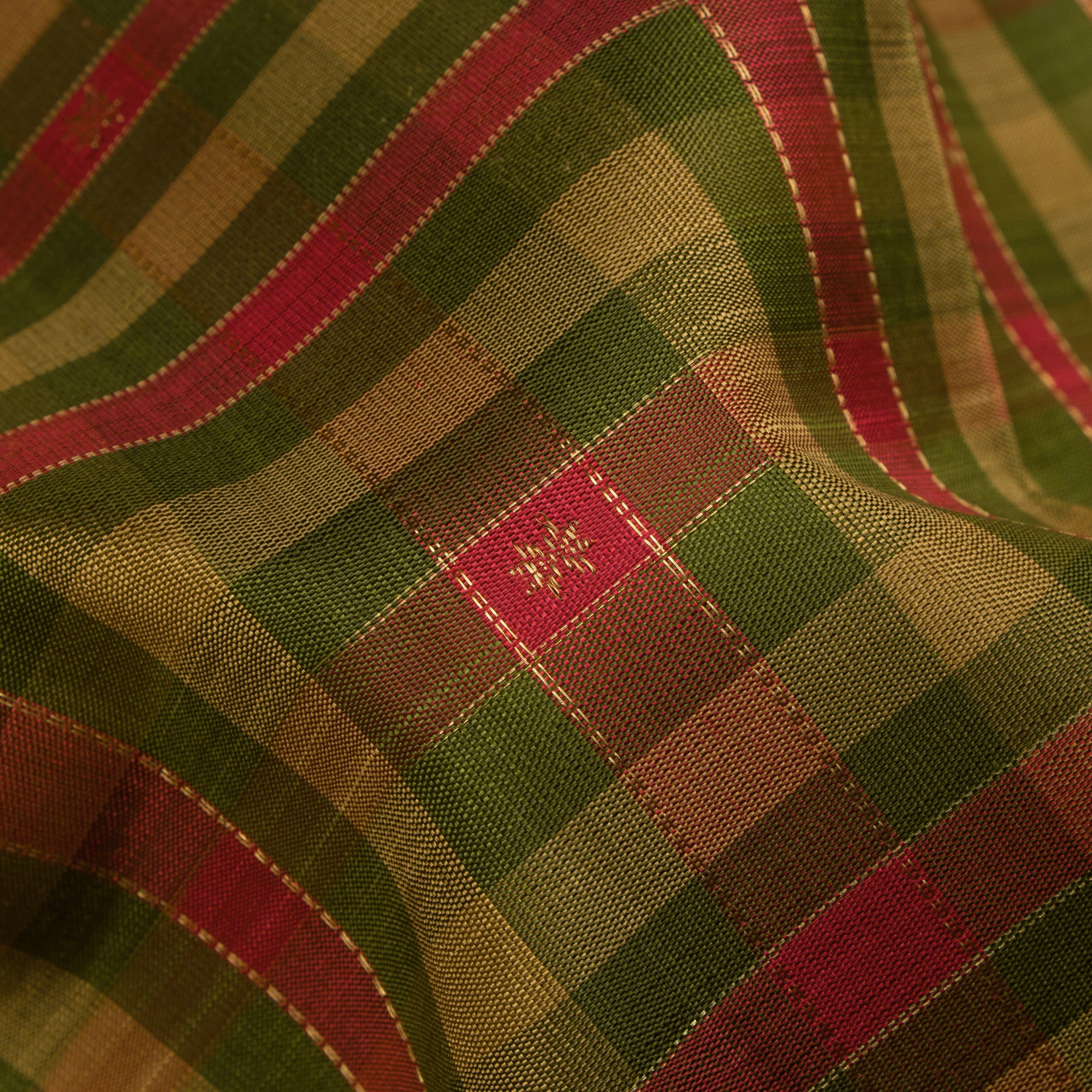 Kanakavalli Kanjivaram Silk Sari 25-595-HS001-00910 - Fabric View