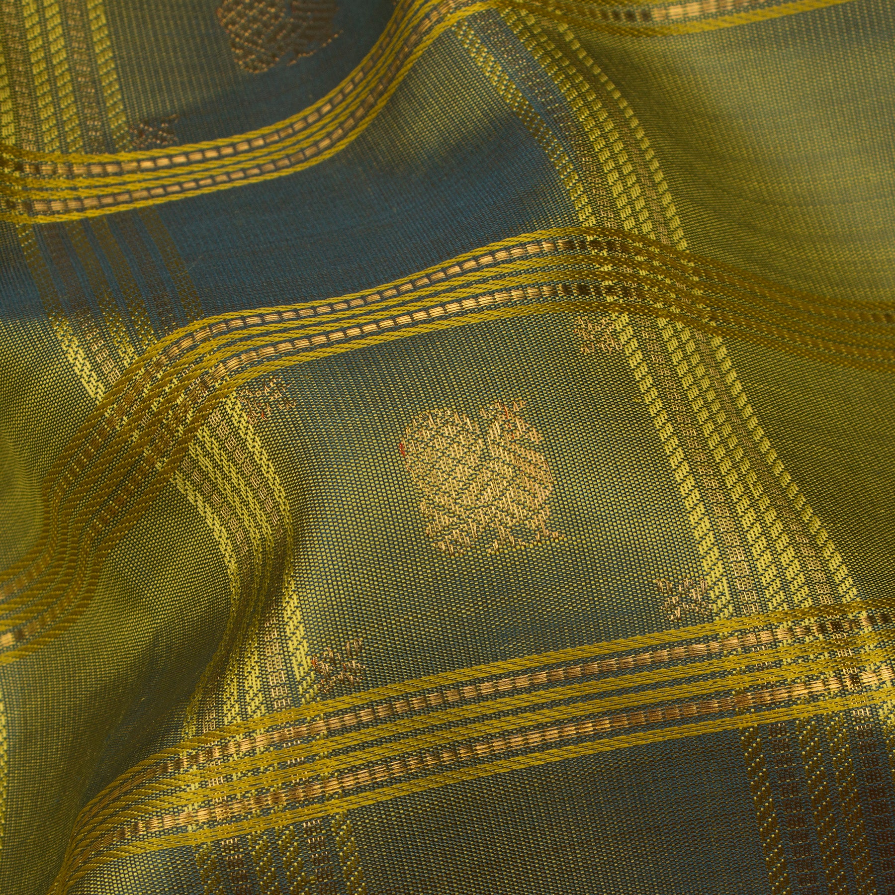 Kanakavalli Kanjivaram Silk Sari 25-595-HS001-00966 - Fabric View