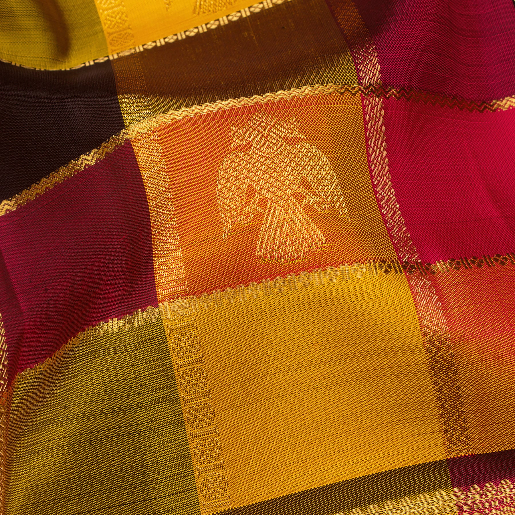 Kanakavalli Kanjivaram Silk Sari 25-595-HS001-02210 - Fabric View