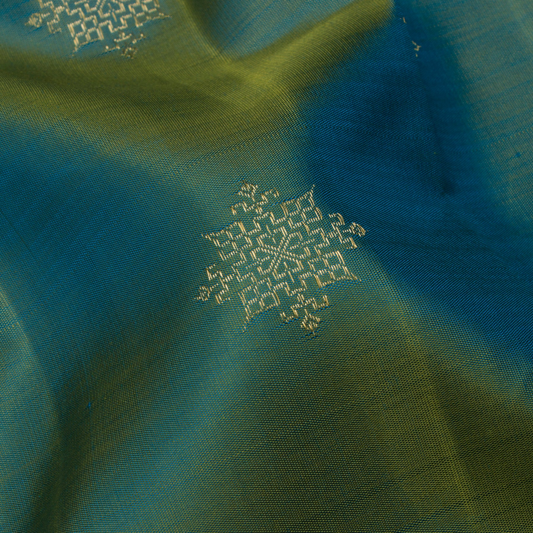 Kanakavalli Kanjivaram Silk Sari 25-595-HS001-02838 - Fabric View