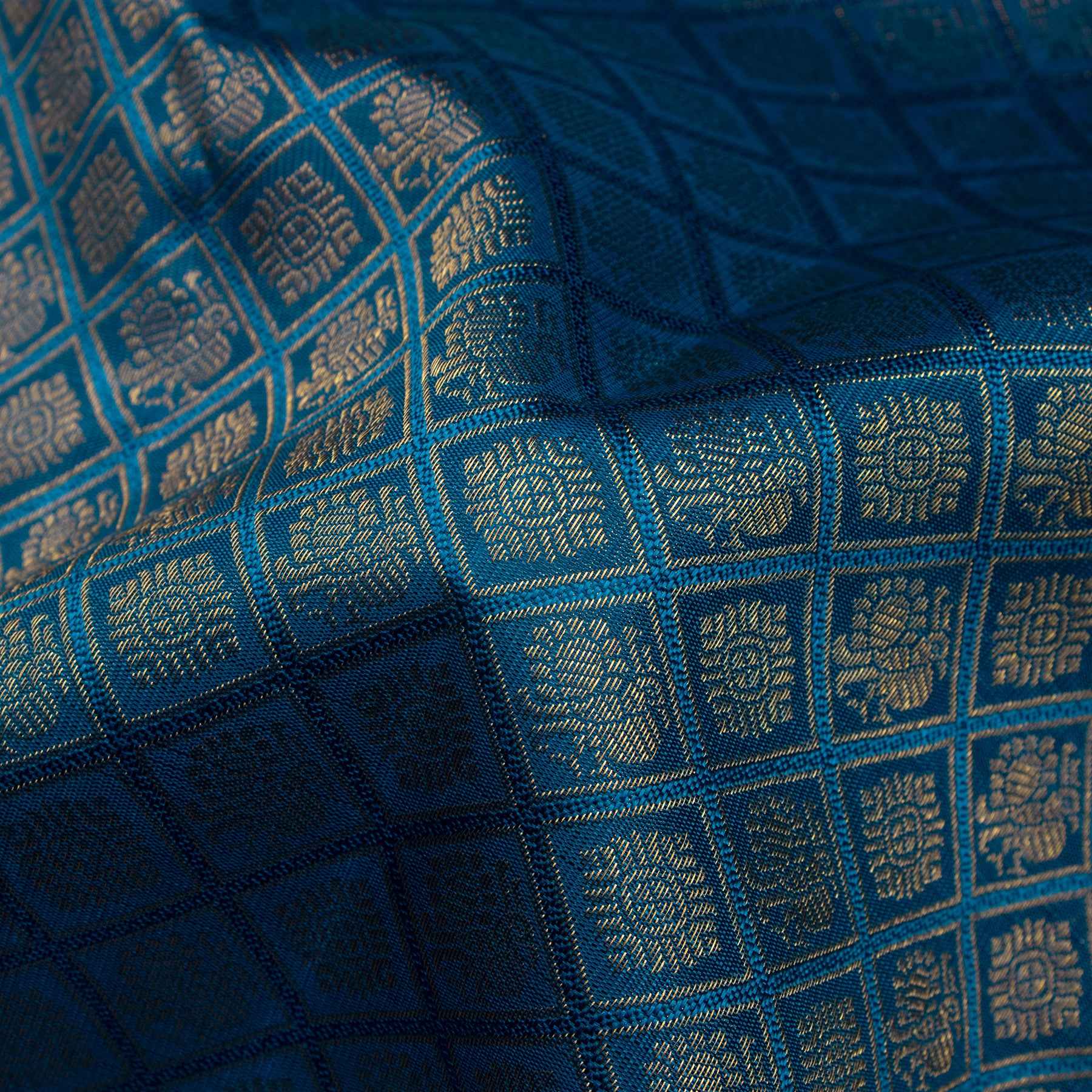 Kanakavalli Kanjivaram Silk Sari 25-595-HS001-02920 - Fabric View