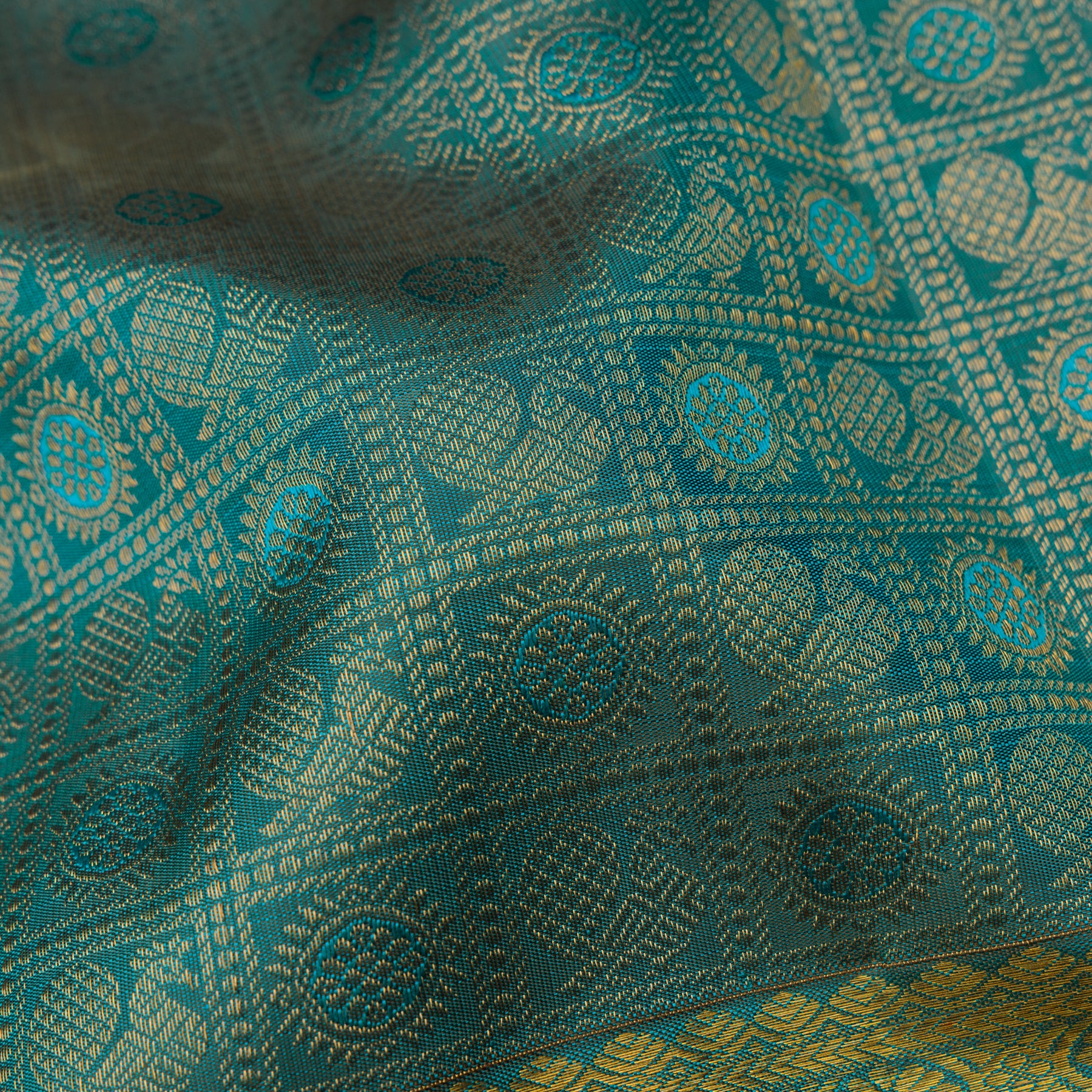 Kanakavalli Kanjivaram Silk Sari 25-595-HS001-03255 - Fabric View