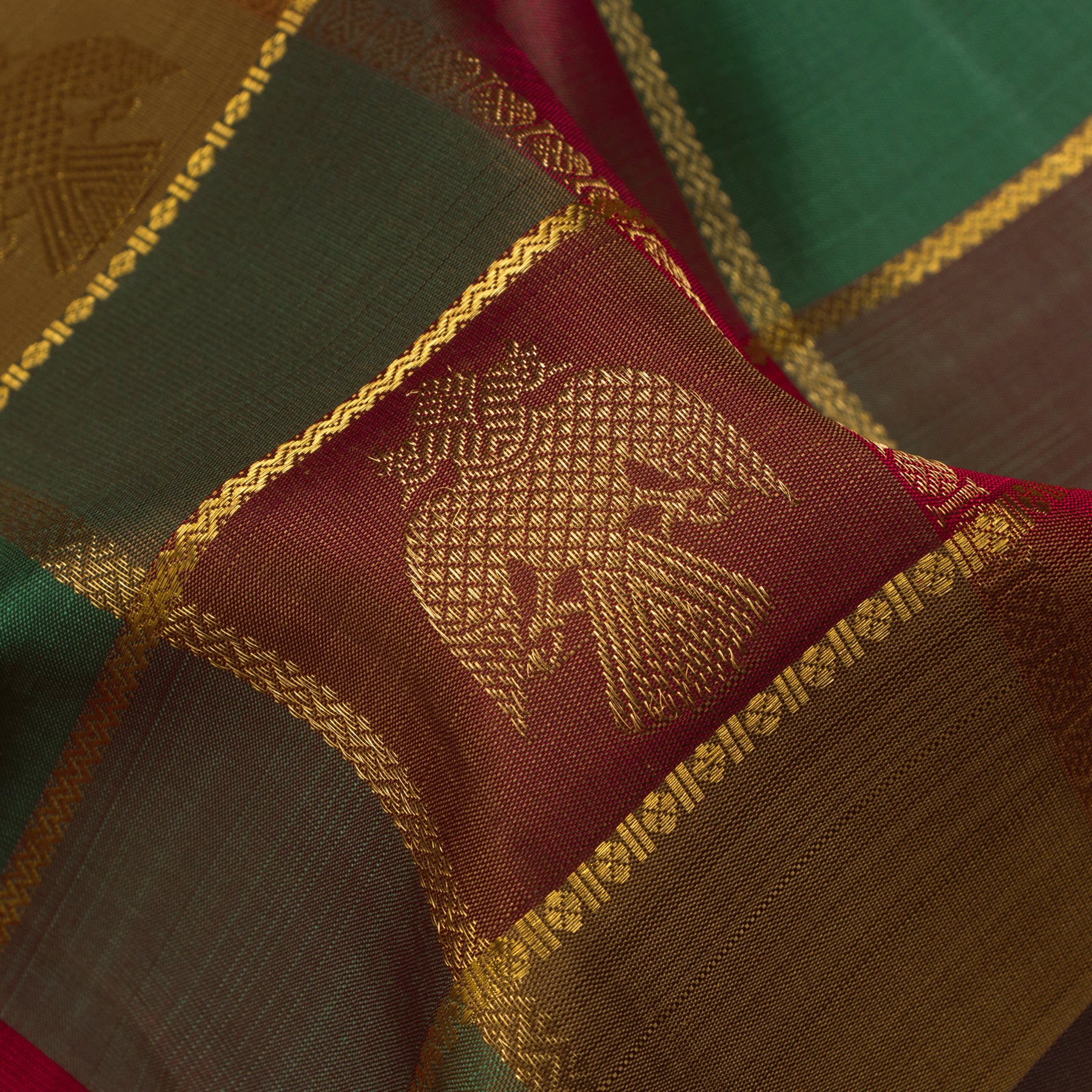 Kanakavalli Kanjivaram Silk Sari 25-595-HS001-03450 - Fabric View