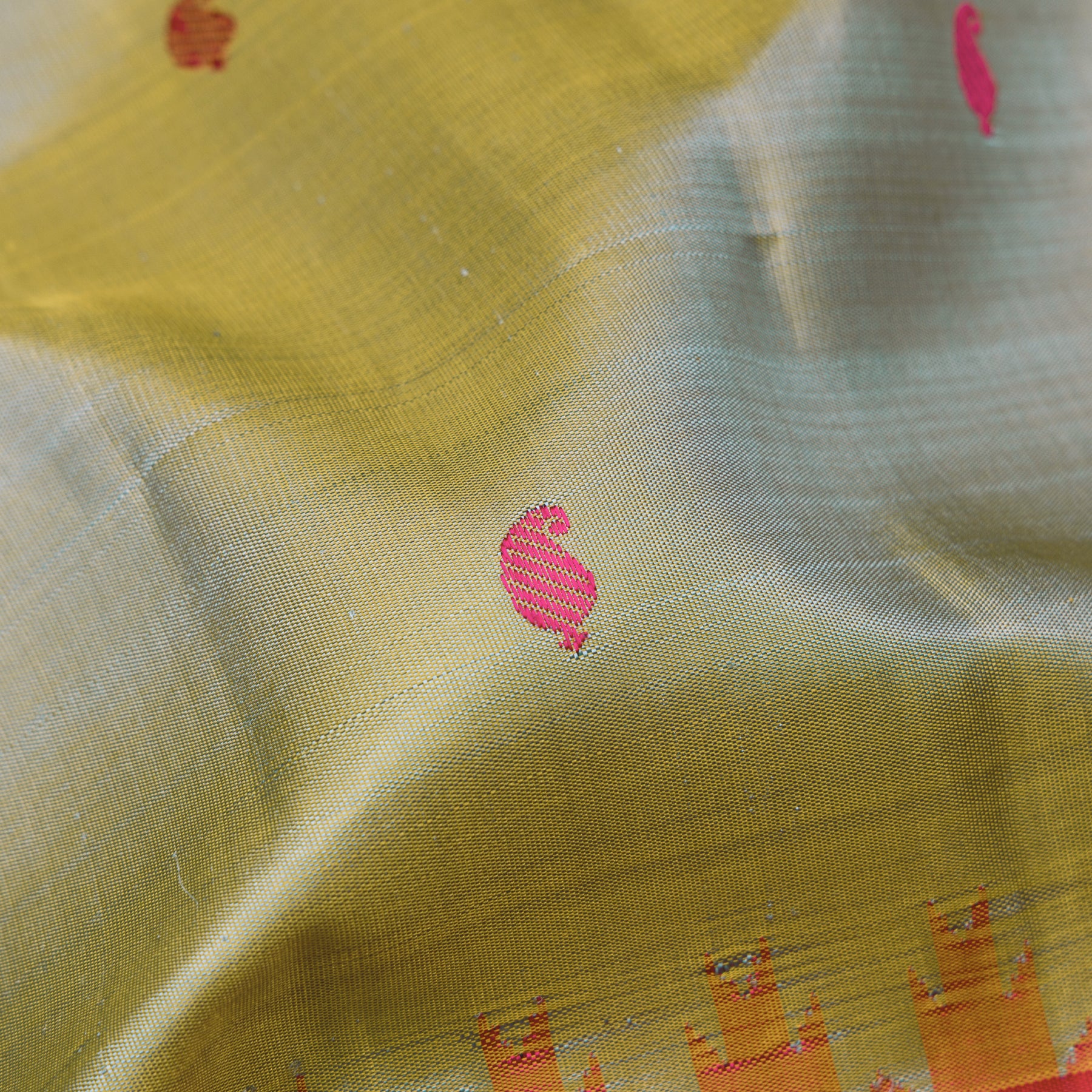 Kanakavalli Kanjivaram Silk Sari 25-595-HS001-07019 - Fabric View