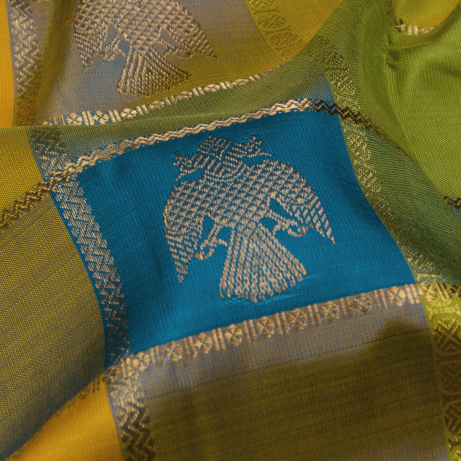 Kanakavalli Kanjivaram Silk Sari 25-595-HS001-07047 - Fabric View