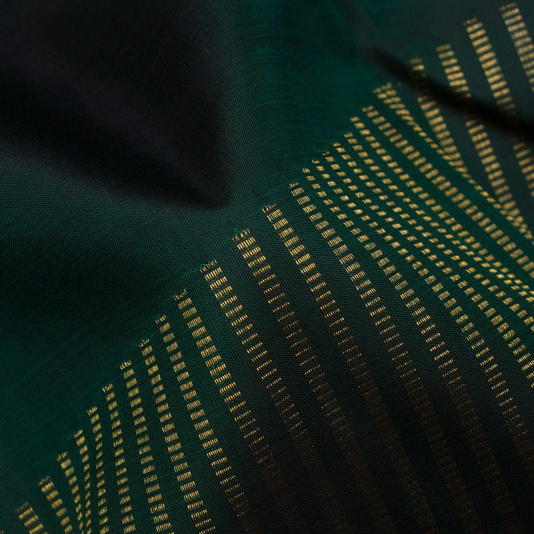 Kanakavalli Kanjivaram Silk Sari 25-599-HS001-00396 - Fabric View