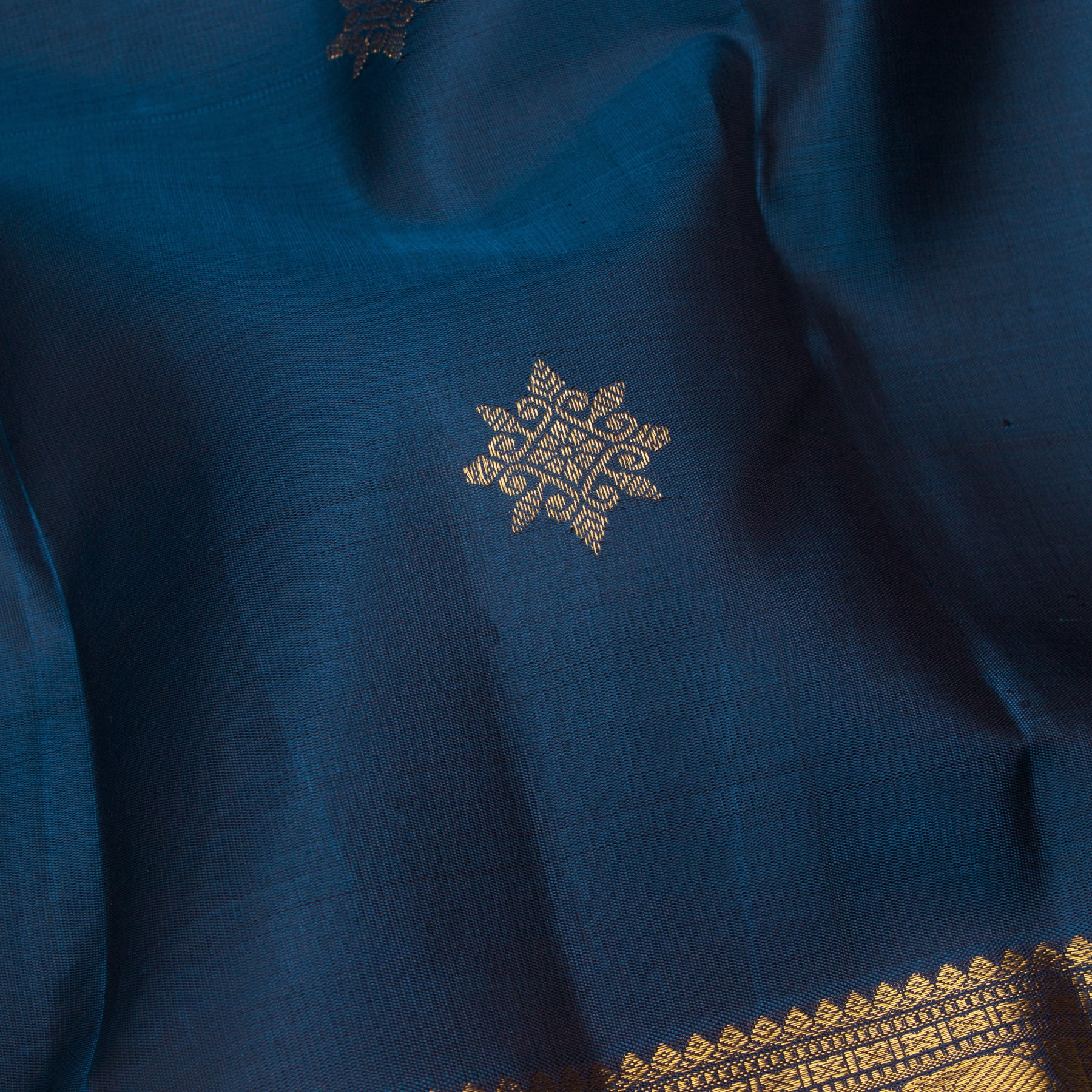 Kanakavalli Kanjivaram Silk Sari 25-599-HS001-01042 - Fabric View