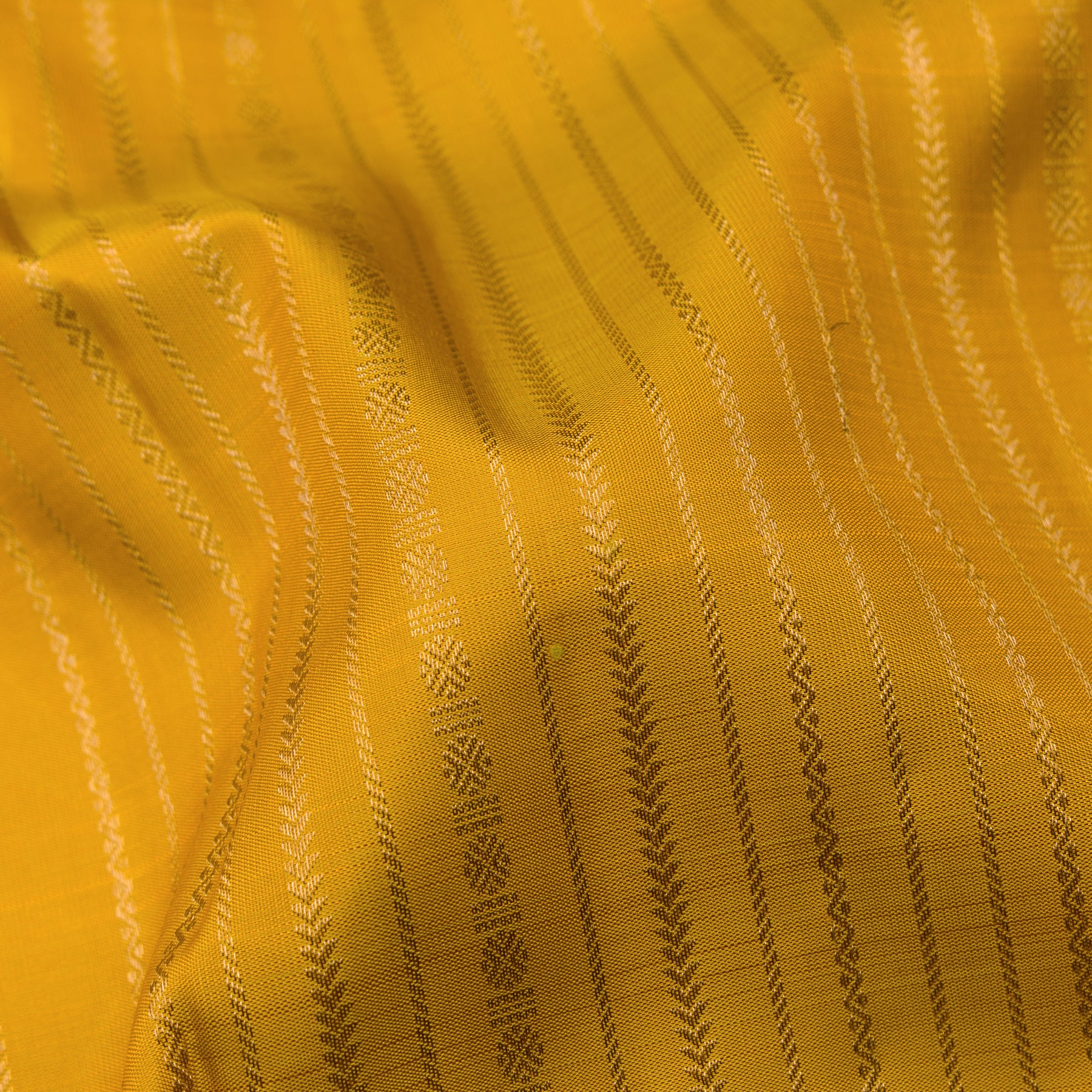 Kanakavalli Kanjivaram Silk Sari 25-599-HS001-06700 - Fabric View