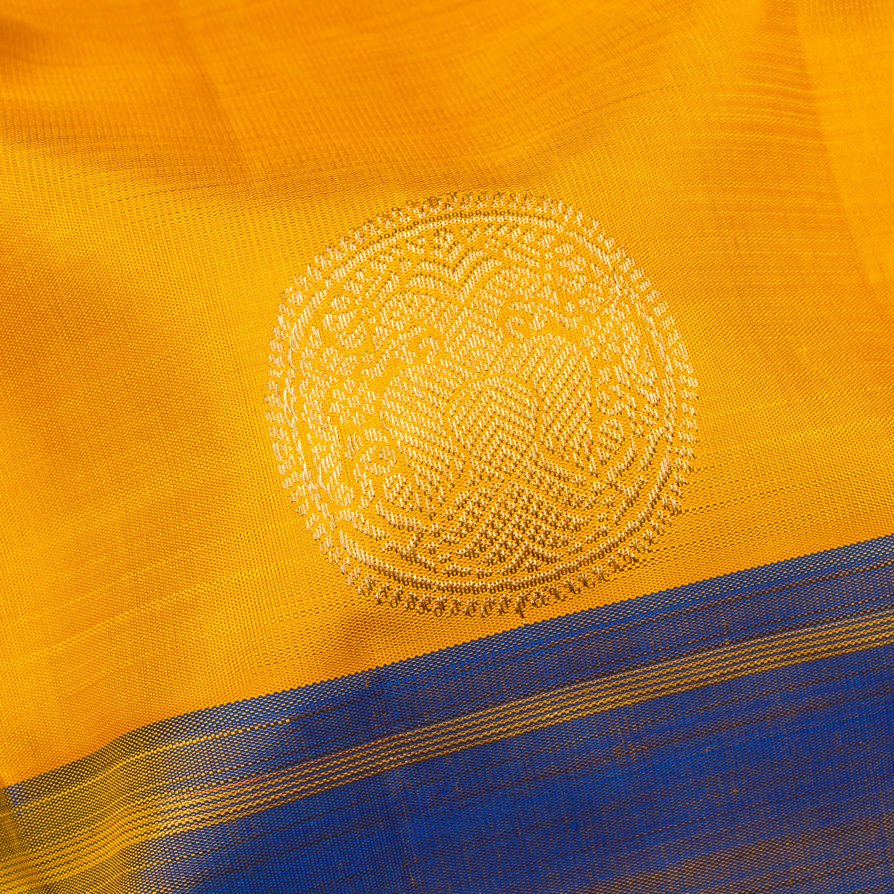 Kanakavalli Kanjivaram Silk Sari 25-599-HS001-06730 - Fabric View