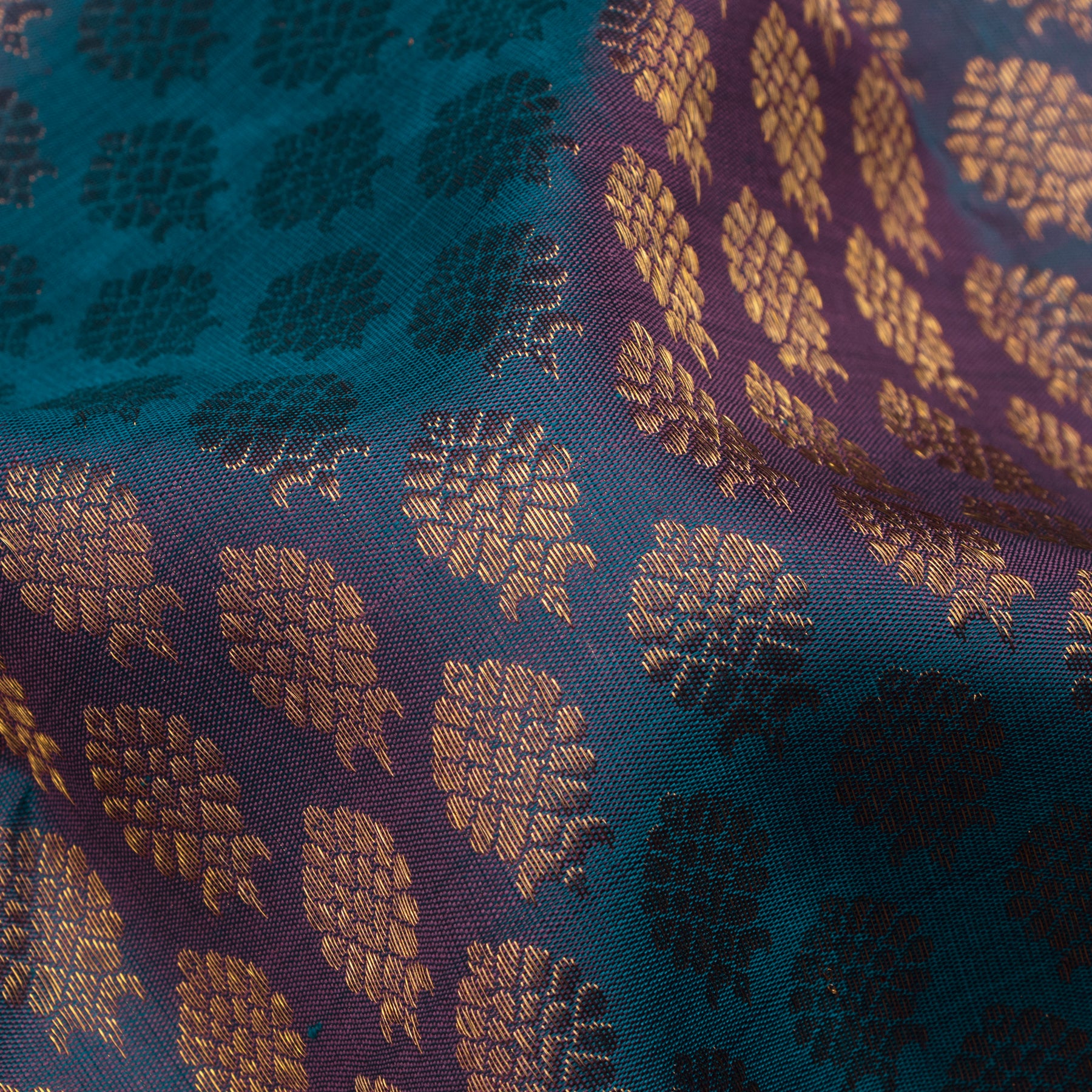 Kanakavalli Kanjivaram Silk Sari 25-611-HS001-03214 - Fabric View