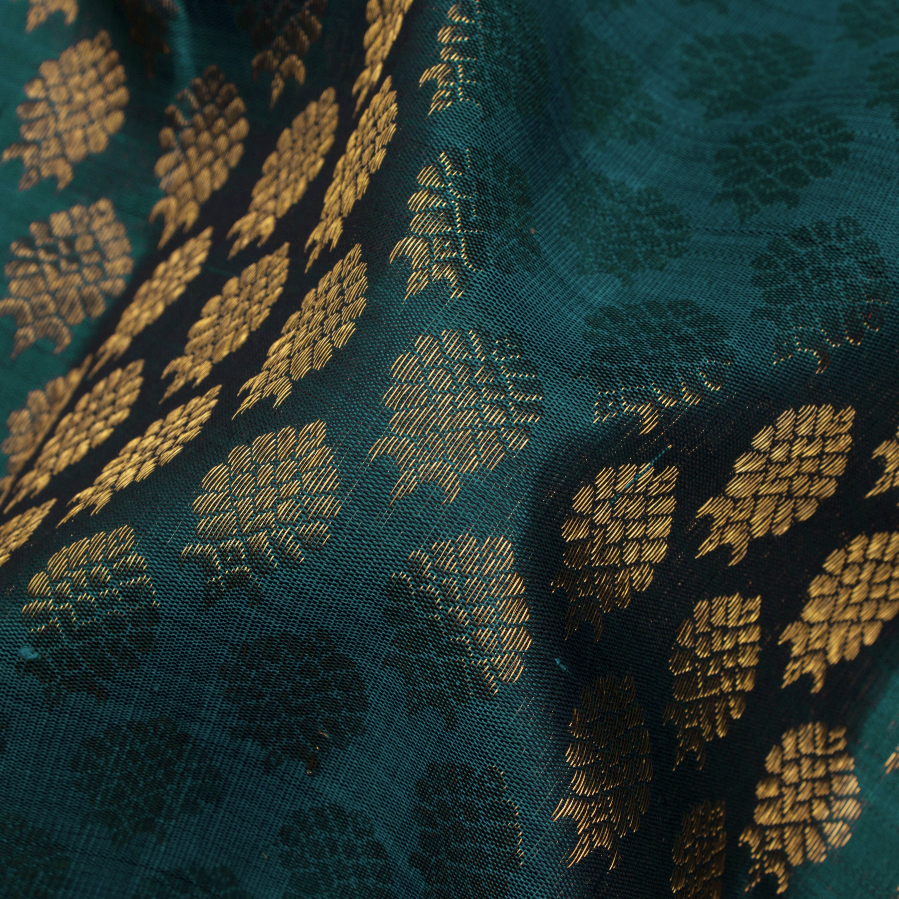 Kanakavalli Kanjivaram Silk Sari 25-611-HS001-04597 - Fabric View
