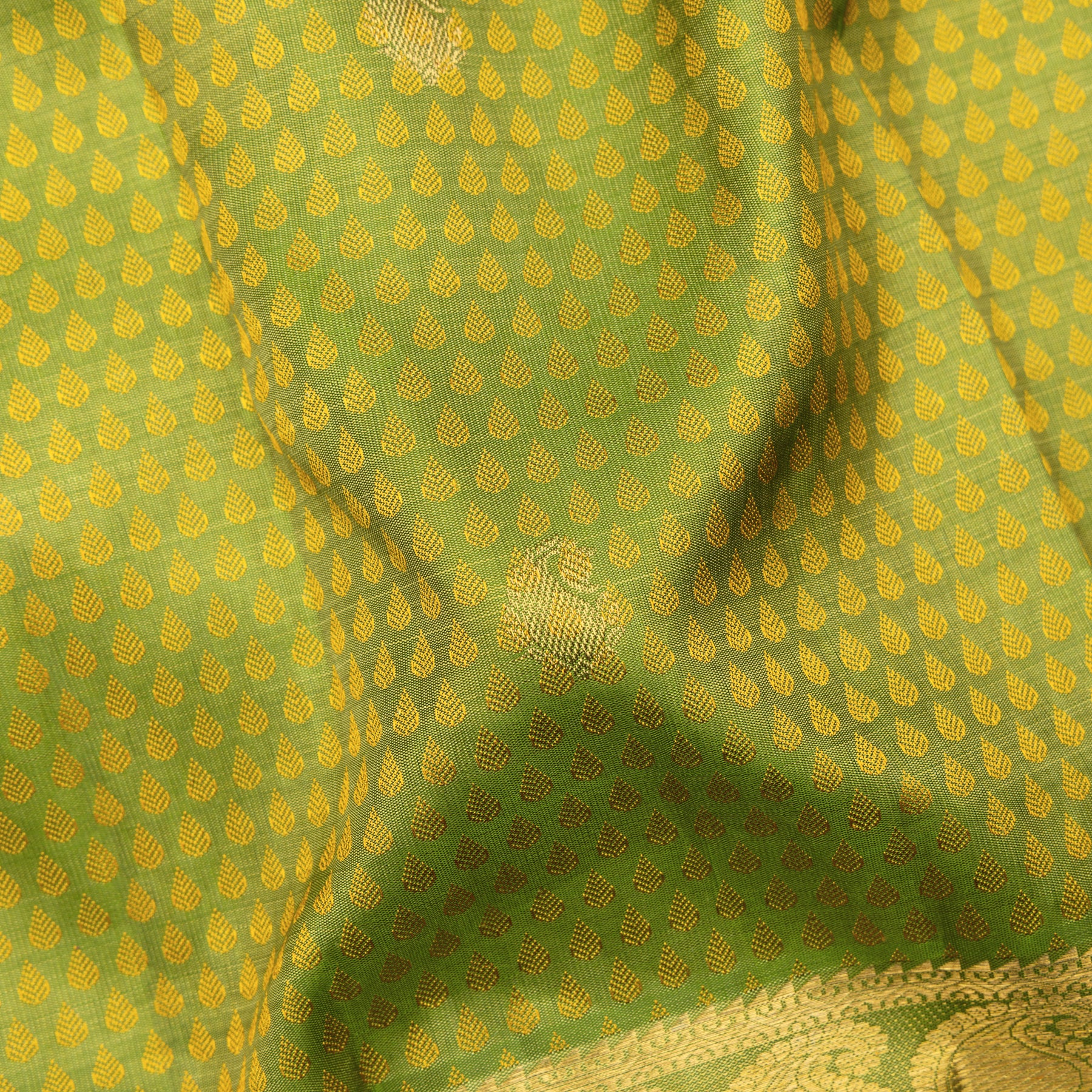 Kanakavalli Kanjivaram Silk Sari 25-611-HS001-07380 - Fabric View