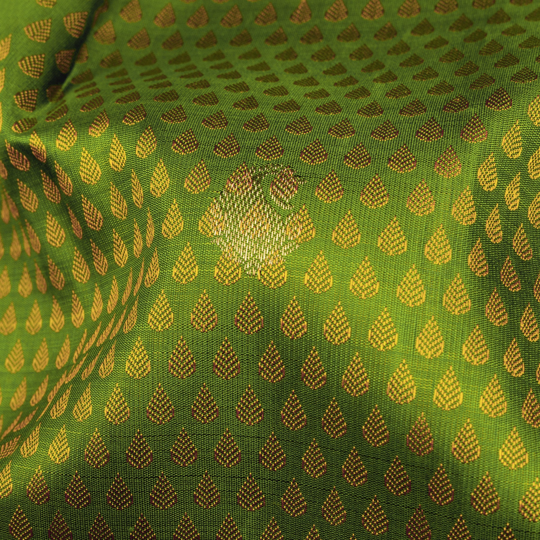 Kanakavalli Kanjivaram Silk Sari 25-611-HS001-07775 - Fabric View