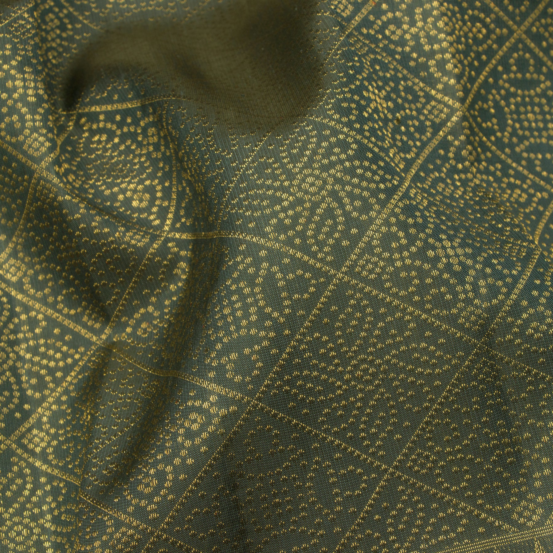 Kanakavalli Kanjivaram Silk Sari 25-615-HS001-02634 - Fabric View