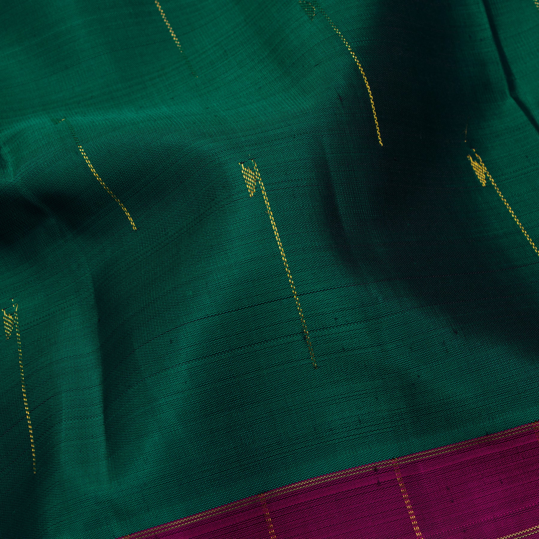 Kanakavalli Kanjivaram Silk Sari 25-615-HS001-02658 - Fabric View