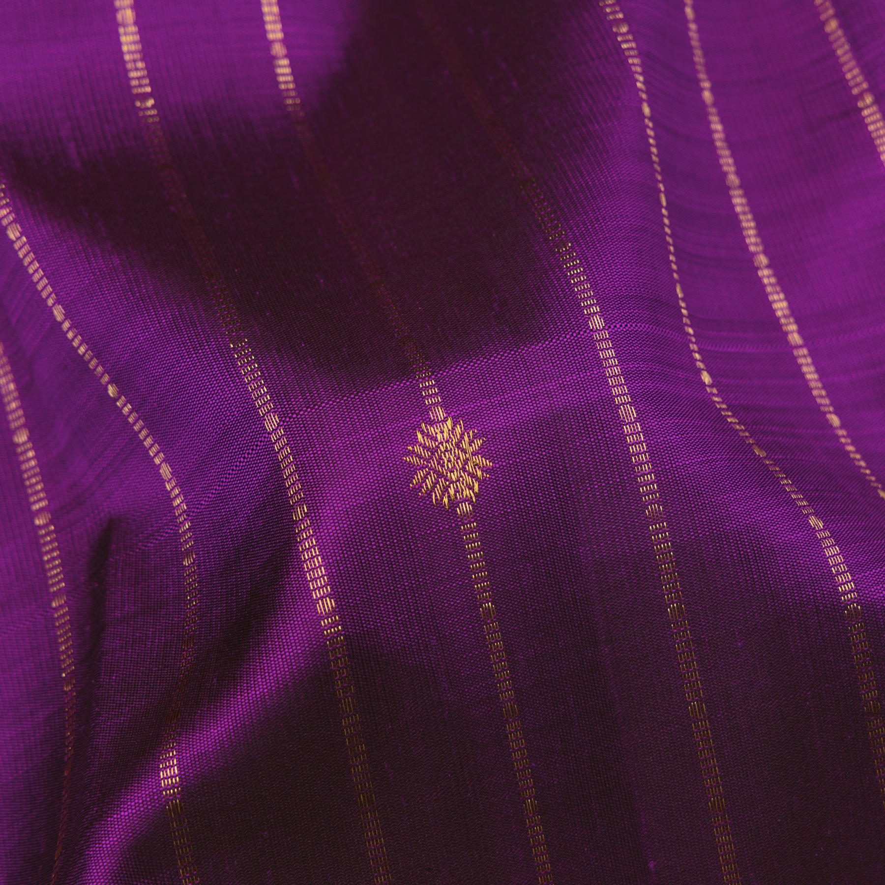 Kanakavalli Kanjivaram Silk Sari 25-615-HS001-06810 - Fabric View