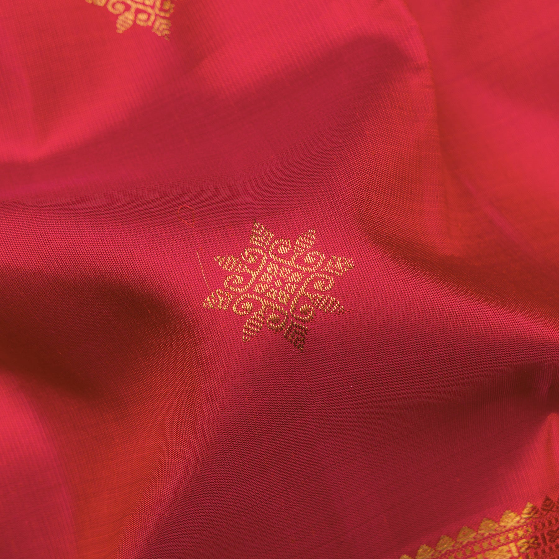 Kanakavalli Kanjivaram Silk Sari 25-615-HS001-06815 - Fabric View
