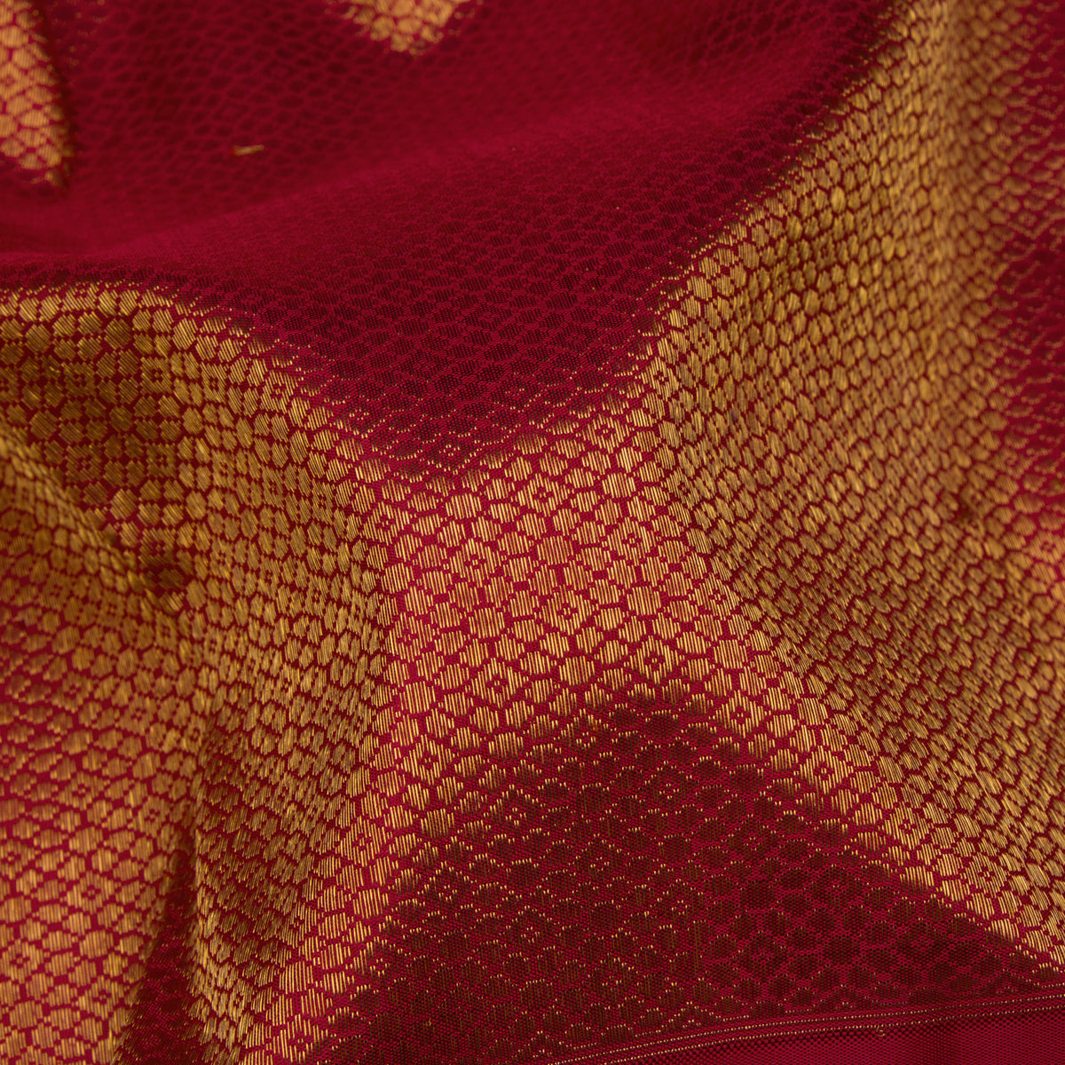 Kanakavalli Kanjivaram Silk Sari 26-040-HS001-03728 - Fabric View