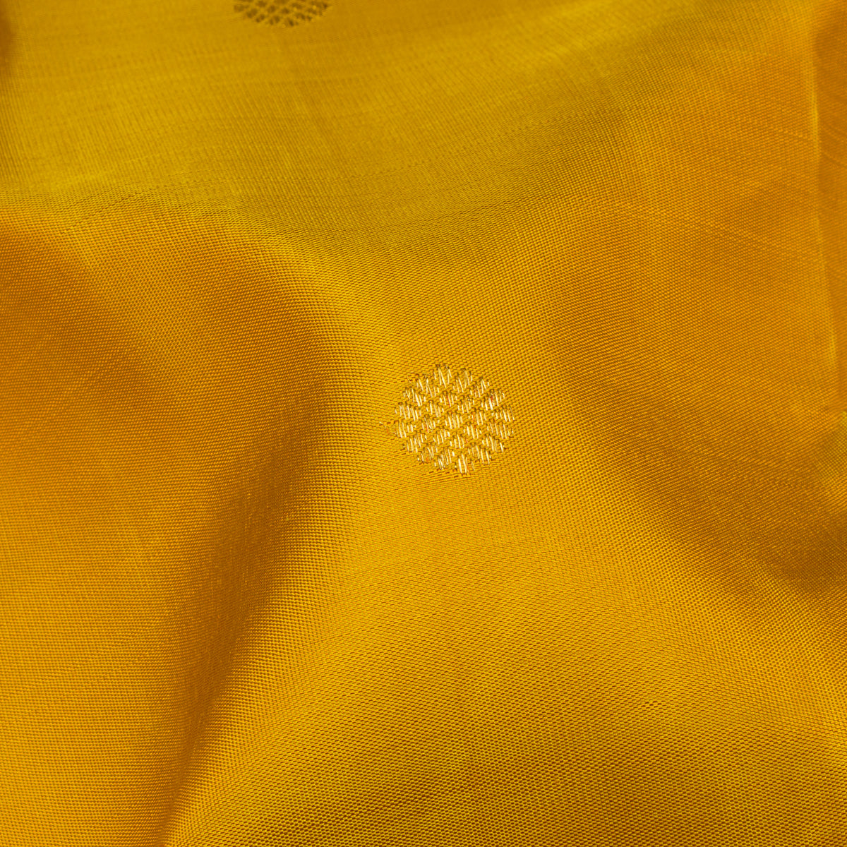Kanakavalli Kanjivaram Silk Sari 26-040-HS001-04684 - Fabric View