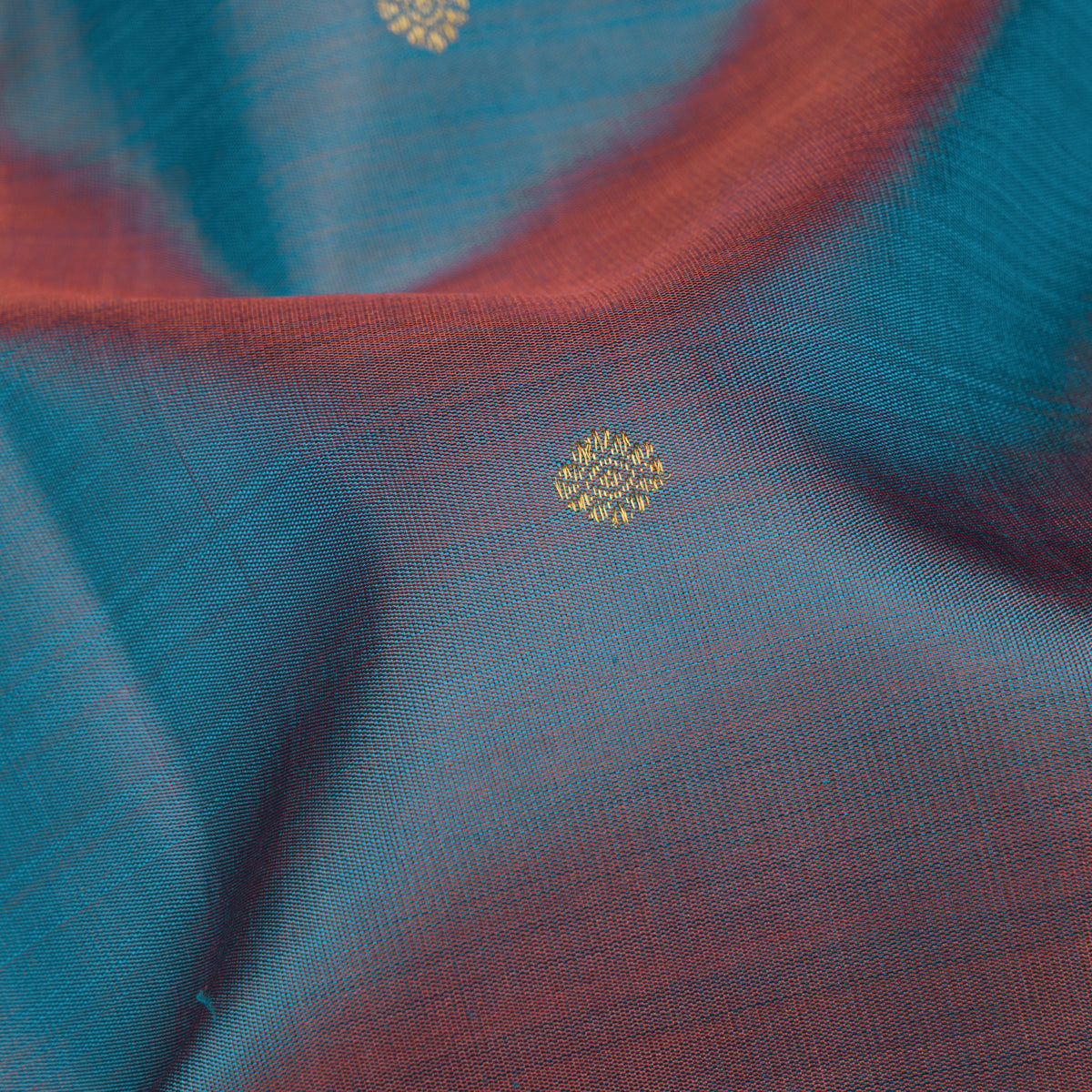 Kanakavalli Kanjivaram Silk Sari 26-040-HS001-04699 - Fabric View