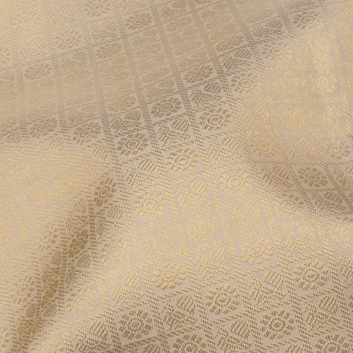 Kanakavalli Kanjivaram Silk Sari 26-109-HS001-04210 - Fabric View