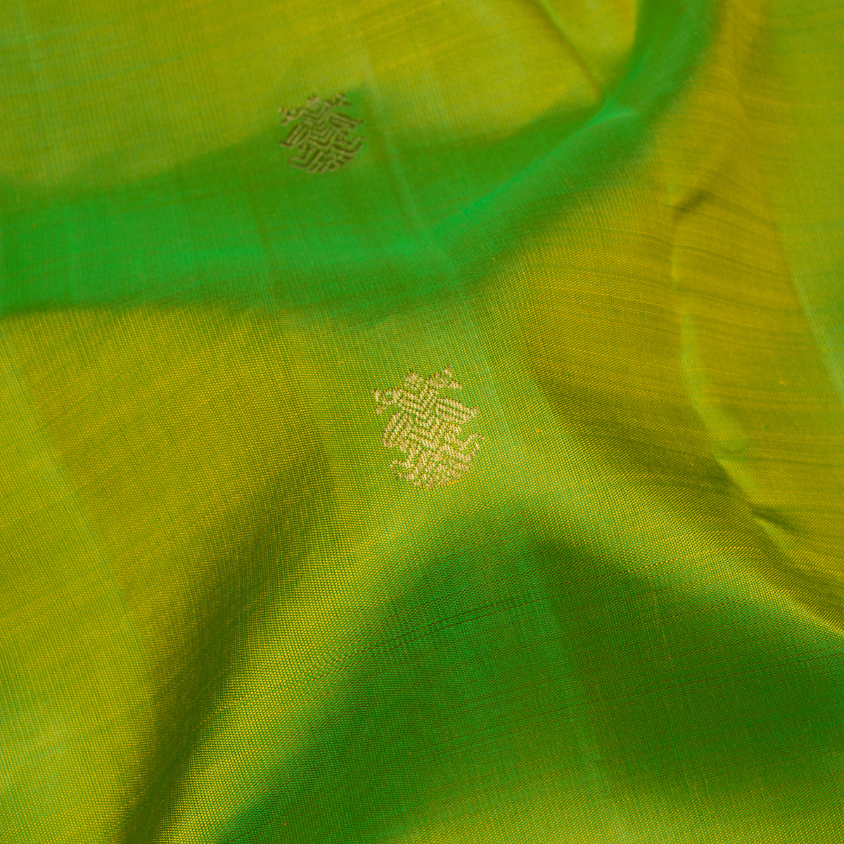 Kanakavalli Kanjivaram Silk Sari 26-109-HS001-04253 - Fabric View
