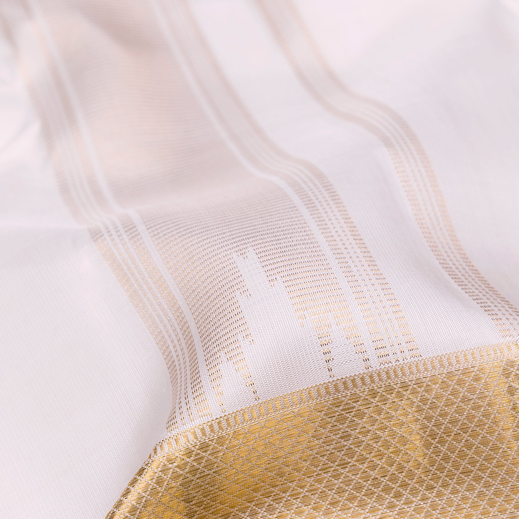 Kanakavalli Kanjivaram Silk Angavastram CO-ORD 26-110-AF001-02039 - Detailed Fabric View