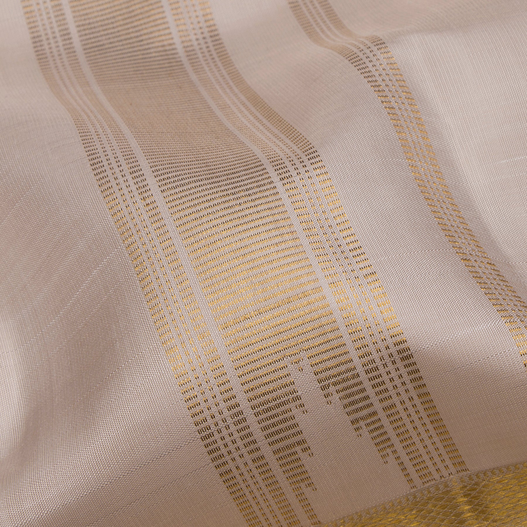 Kanakavalli Kanjivaram Silk Angavastram CO-ORD 26-110-AF001-03649 - Detailed Fabric View