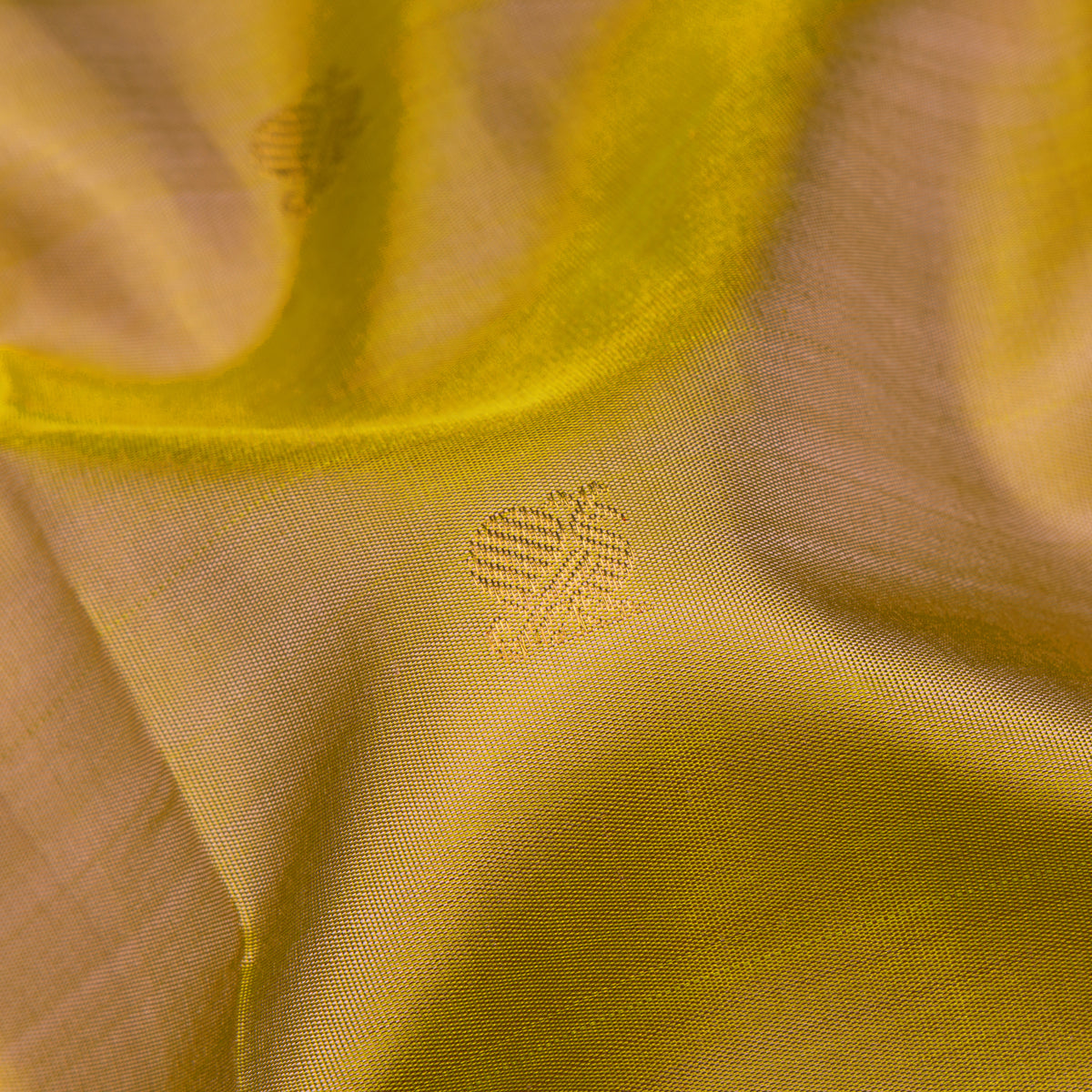 Kanakavalli Kanjivaram Silk Sari 26-110-HS001-00595 - Fabric View