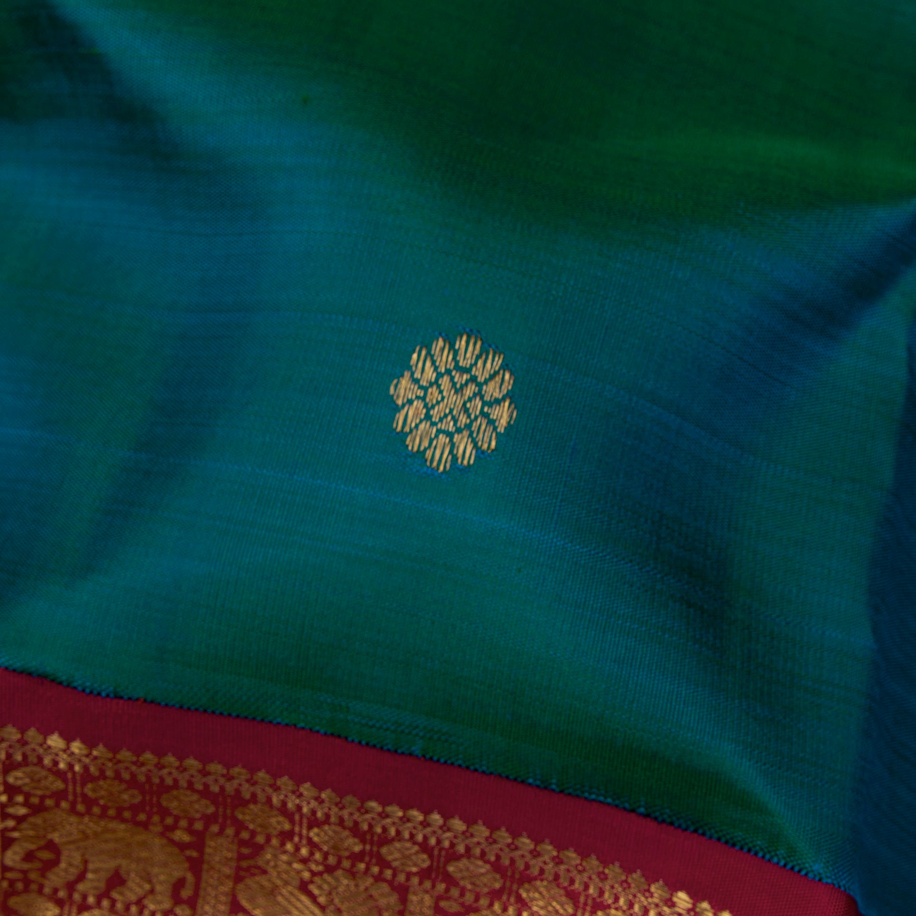 Kanakavalli Kanjivaram Silk Sari 26-110-HS001-00620 - Fabric View