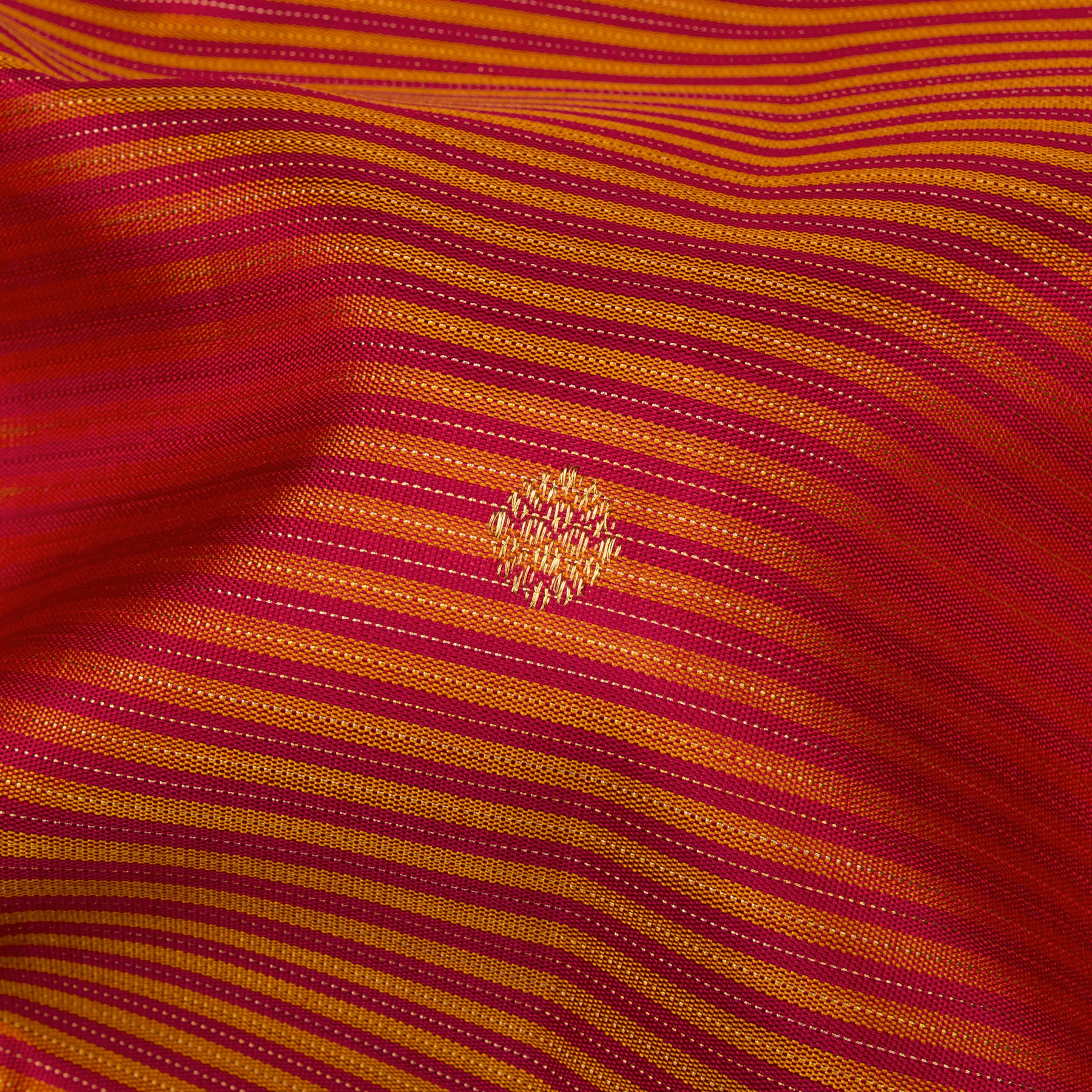 Kanakavalli Kanjivaram Silk Sari 26-110-HS001-00633 - Fabric View