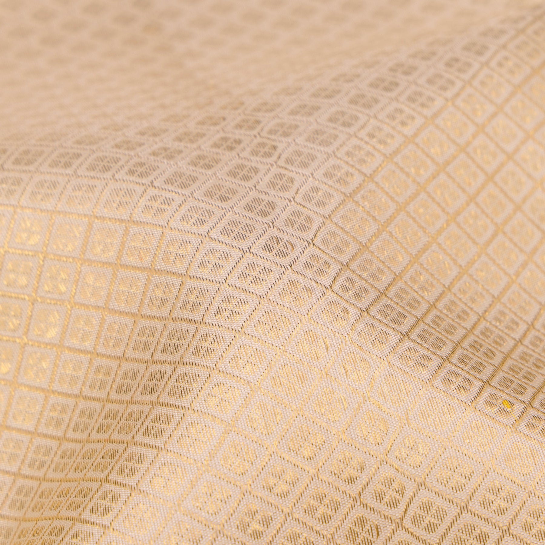 Kanakavalli Kanjivaram Silk Sari 26-110-HS001-00672 - Fabric View