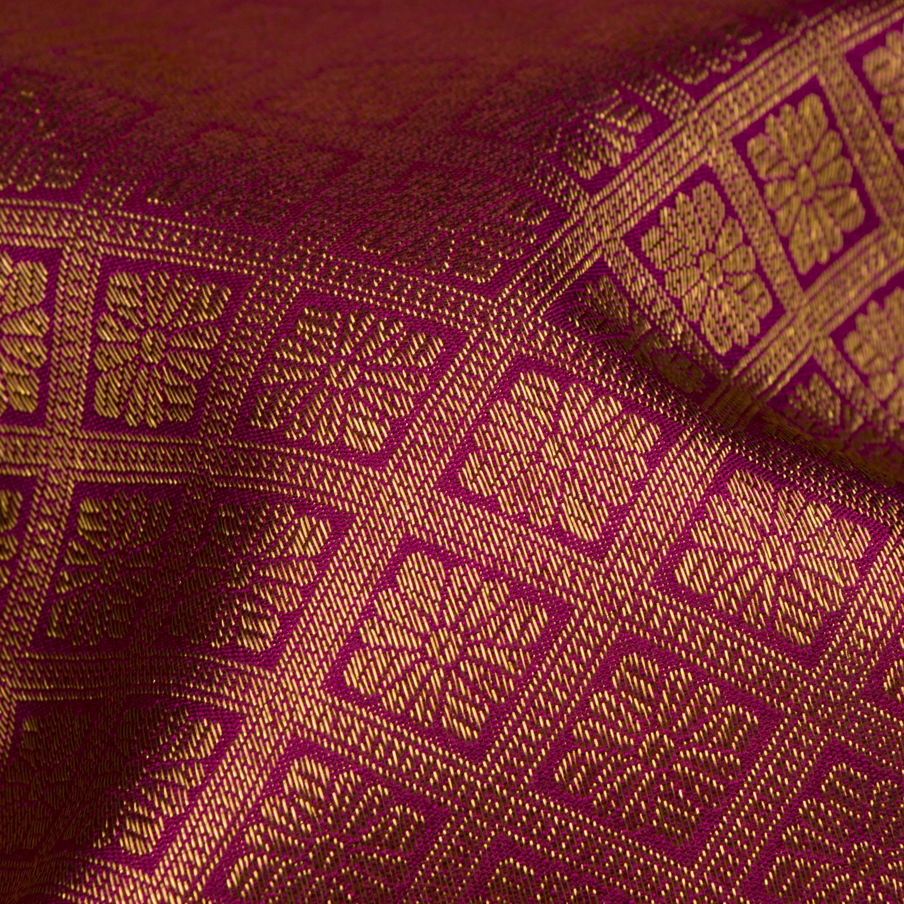 Kanakavalli Kanjivaram Silk Sari 26-110-HS001-00681 - Fabric View