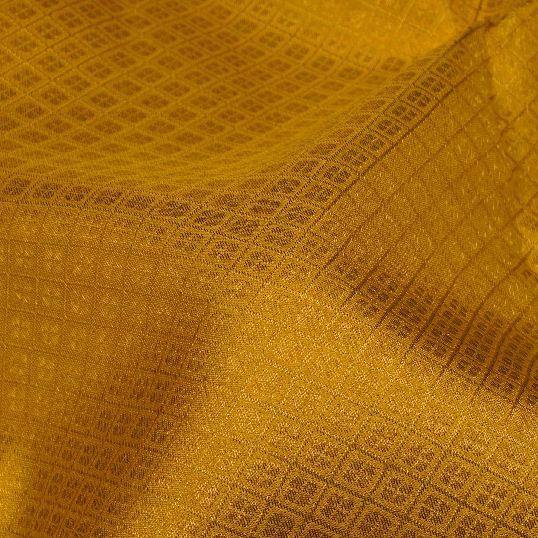Kanakavalli Kanjivaram Silk Sari 26-110-HS001-01637 - Fabric View