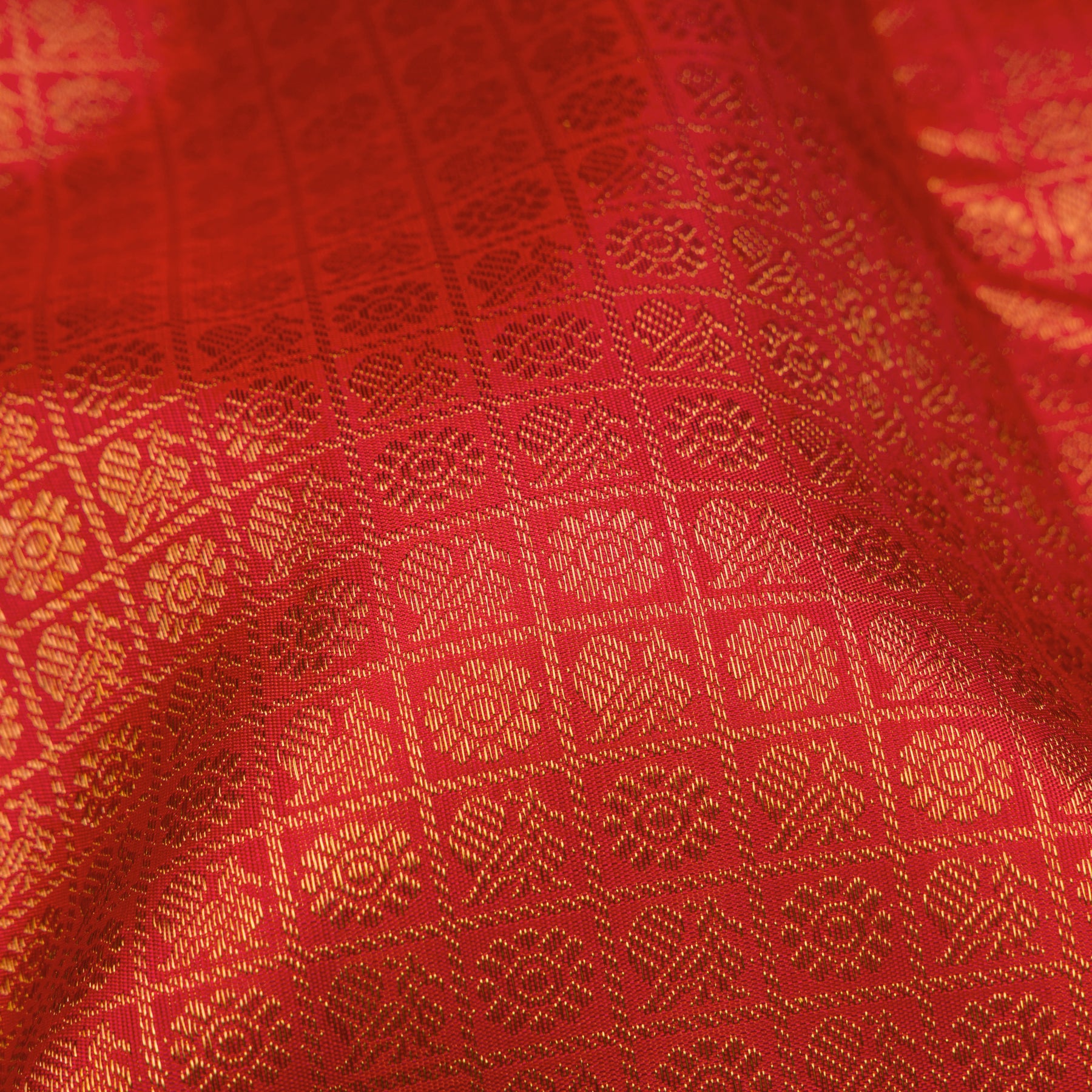 Kanakavalli Kanjivaram Silk Sari 26-110-HS001-01675 - Fabric View