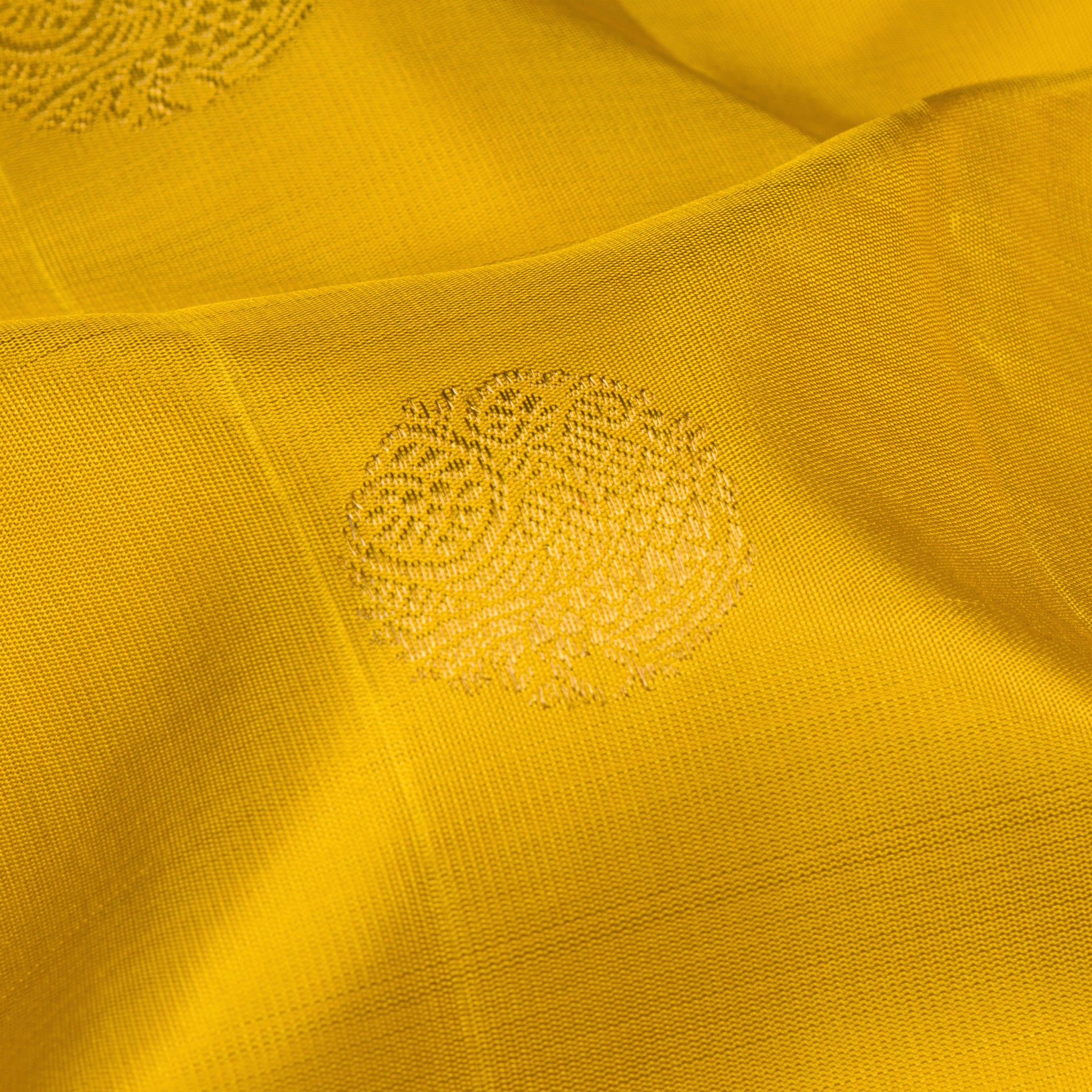 Kanakavalli Kanjivaram Silk Sari 26-110-HS001-01687 - Fabric View