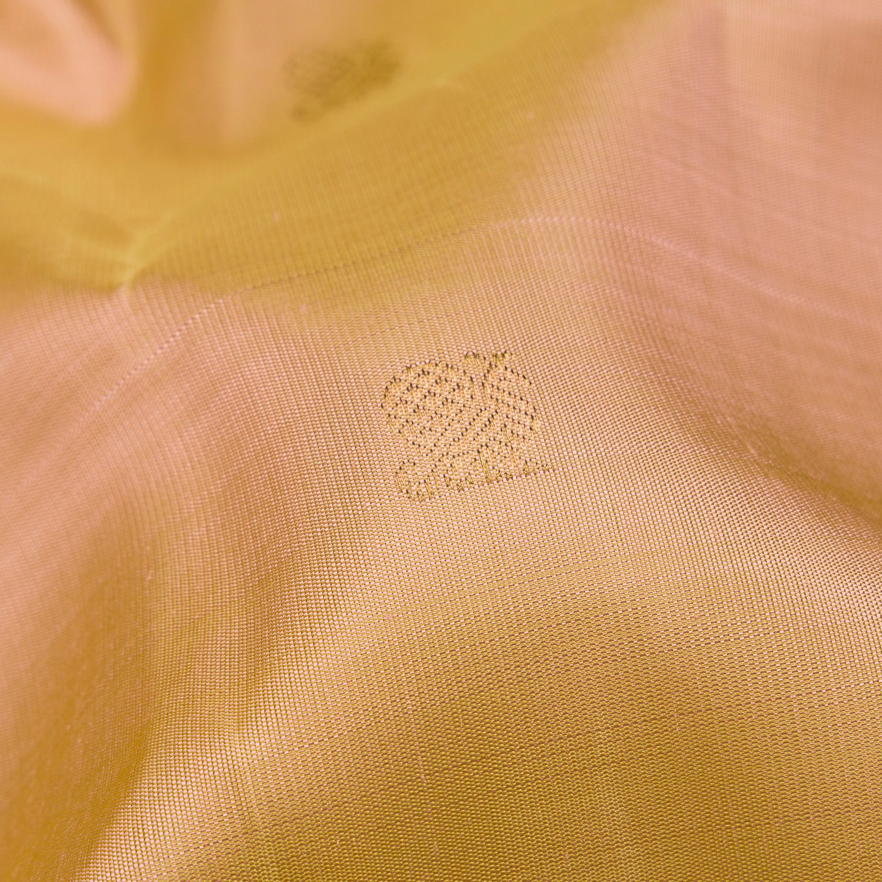 Kanakavalli Kanjivaram Silk Sari 26-110-HS001-01689 - Fabric View