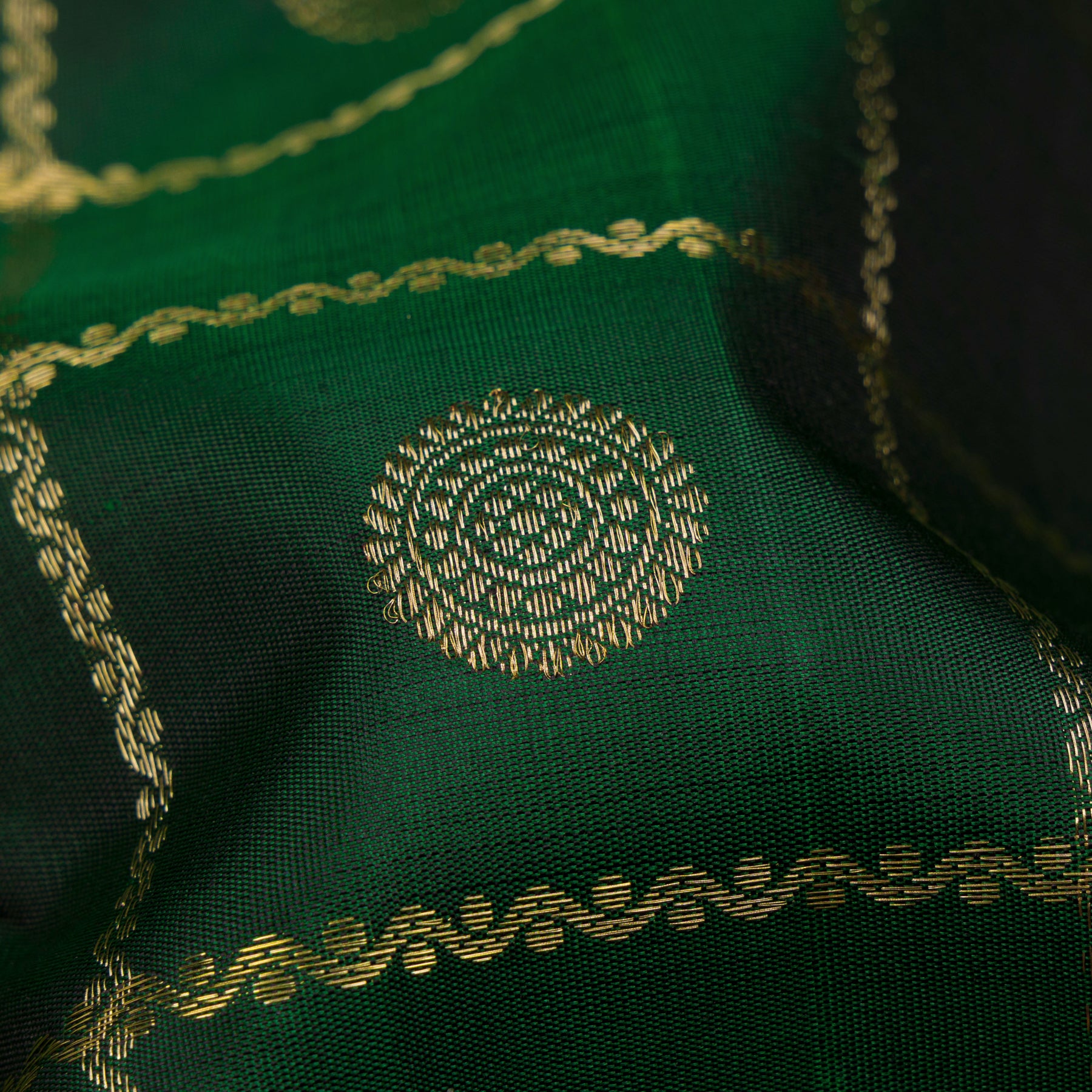 Kanakavalli Kanjivaram Silk Sari 26-110-HS001-01736 - Fabric View