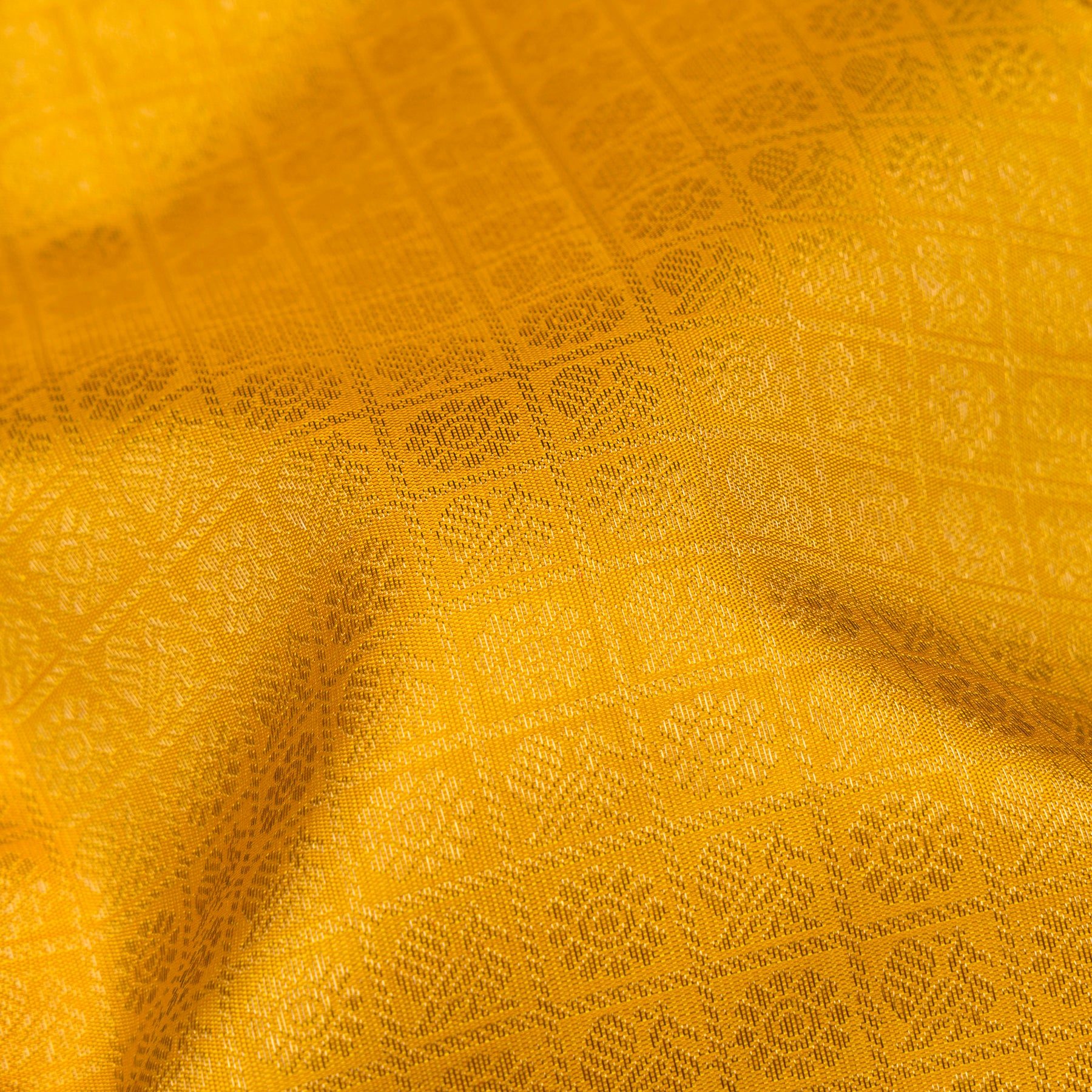 Kanakavalli Kanjivaram Silk Sari 26-110-HS001-02230 - Fabric View