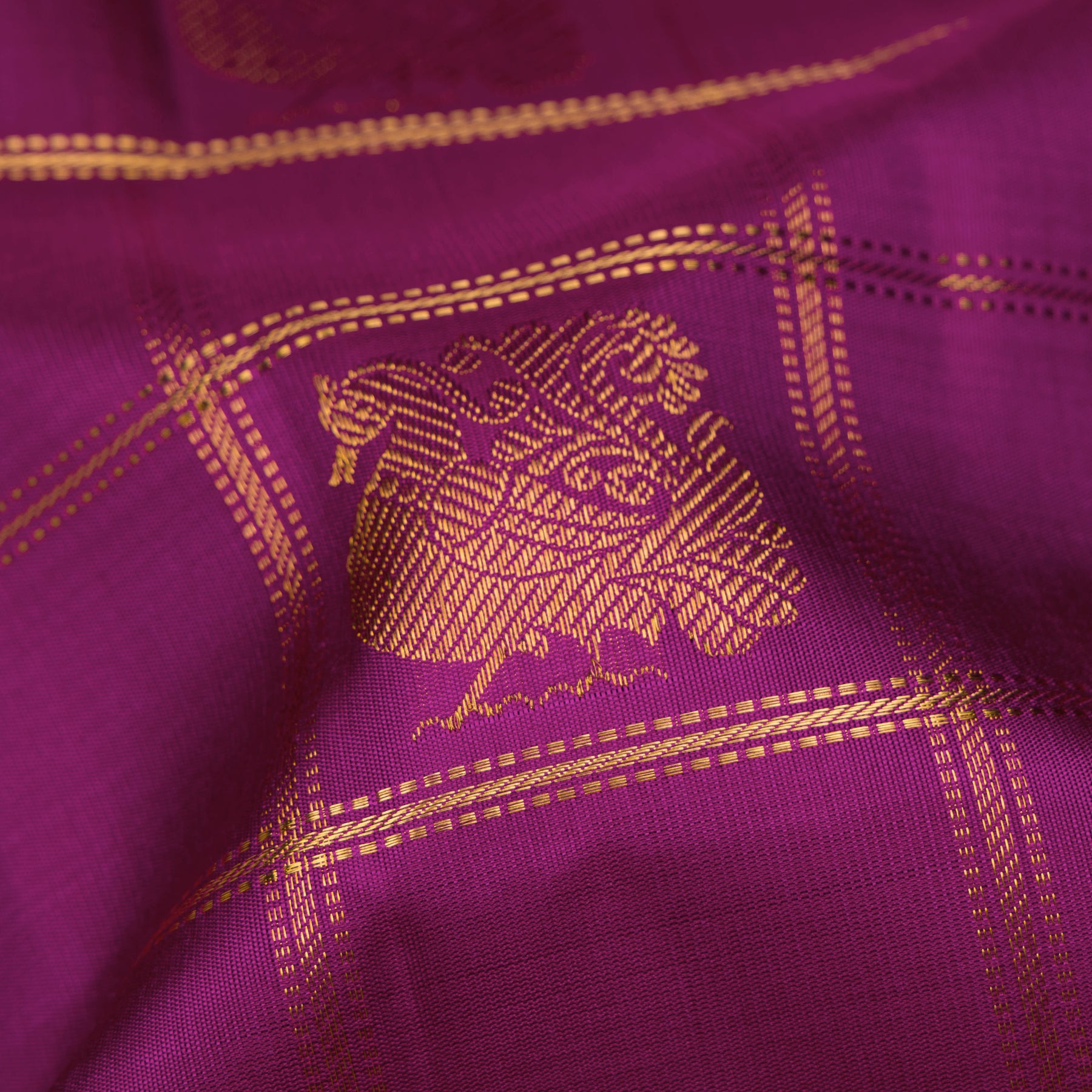 Kanakavalli Kanjivaram Silk Sari 26-110-HS001-02281 - Fabric View