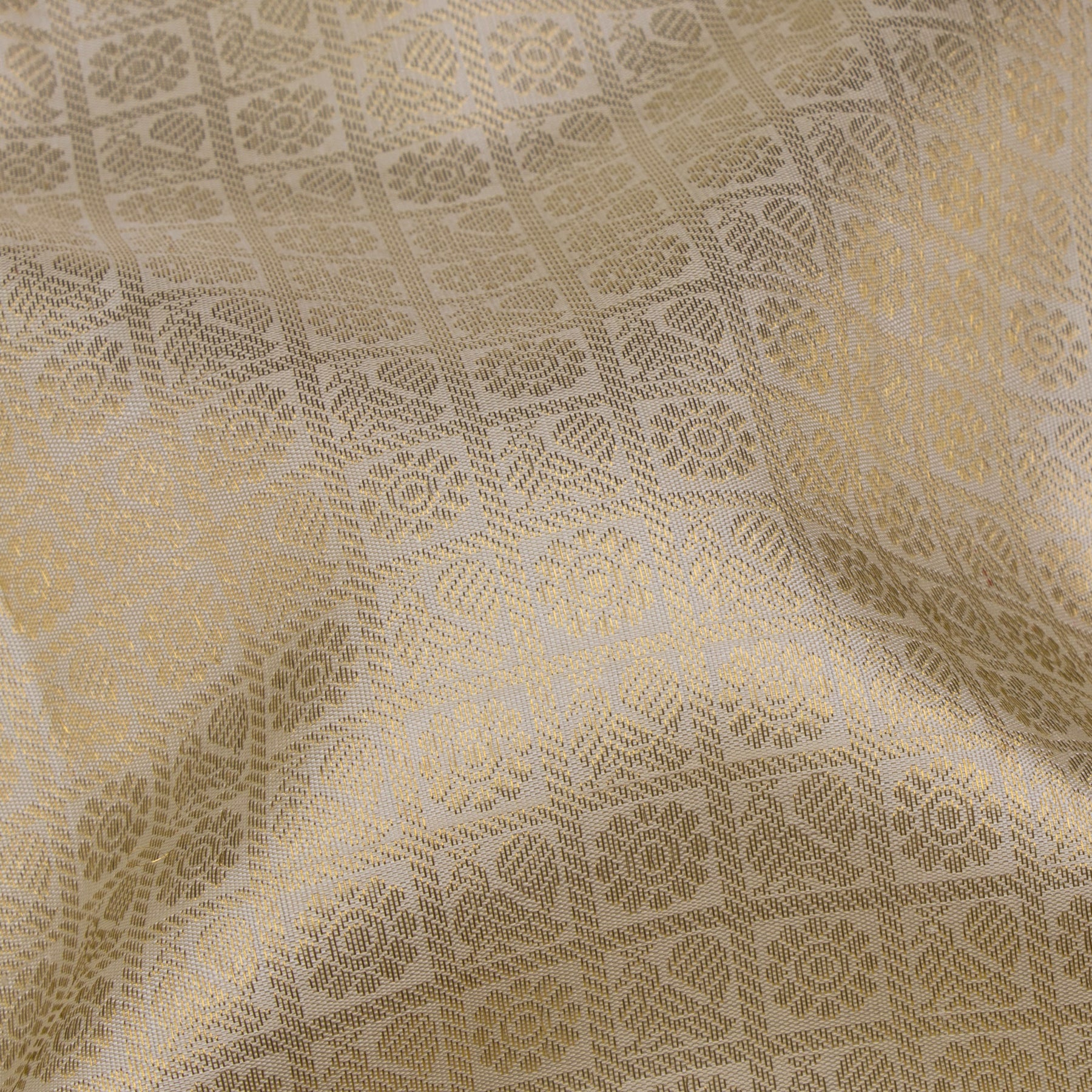 Kanakavalli Kanjivaram Silk Sari 26-110-HS001-03480 - Fabric View
