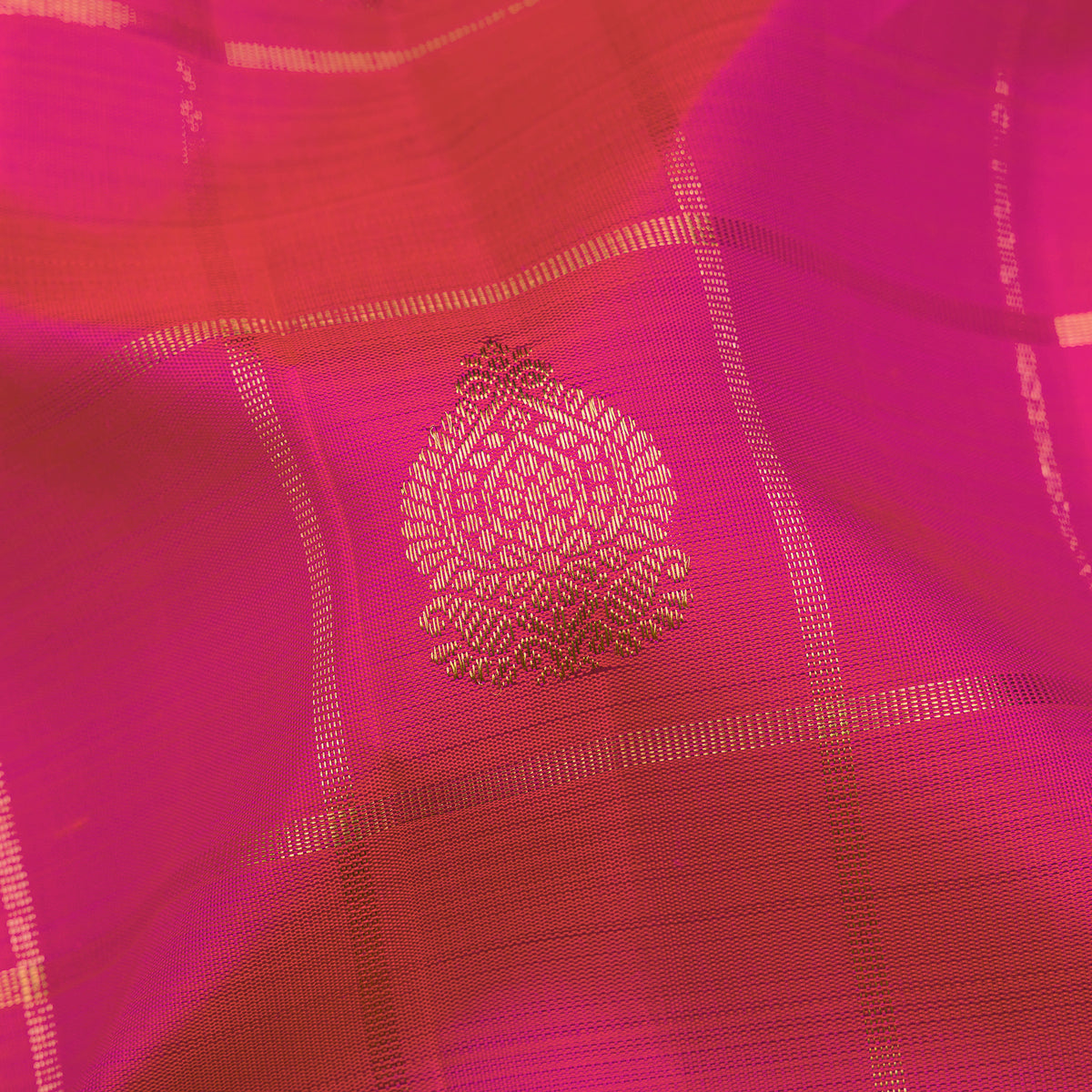 Kanakavalli Kanjivaram Silk Sari 26-110-HS001-03558 - Fabric View