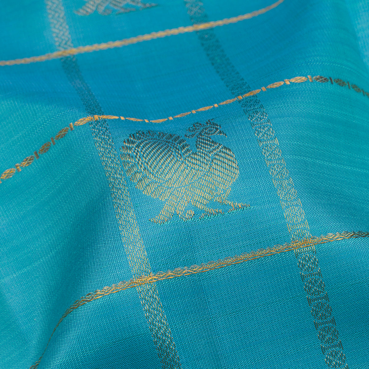 Kanakavalli Kanjivaram Silk Sari 26-110-HS001-03559 - Fabric View