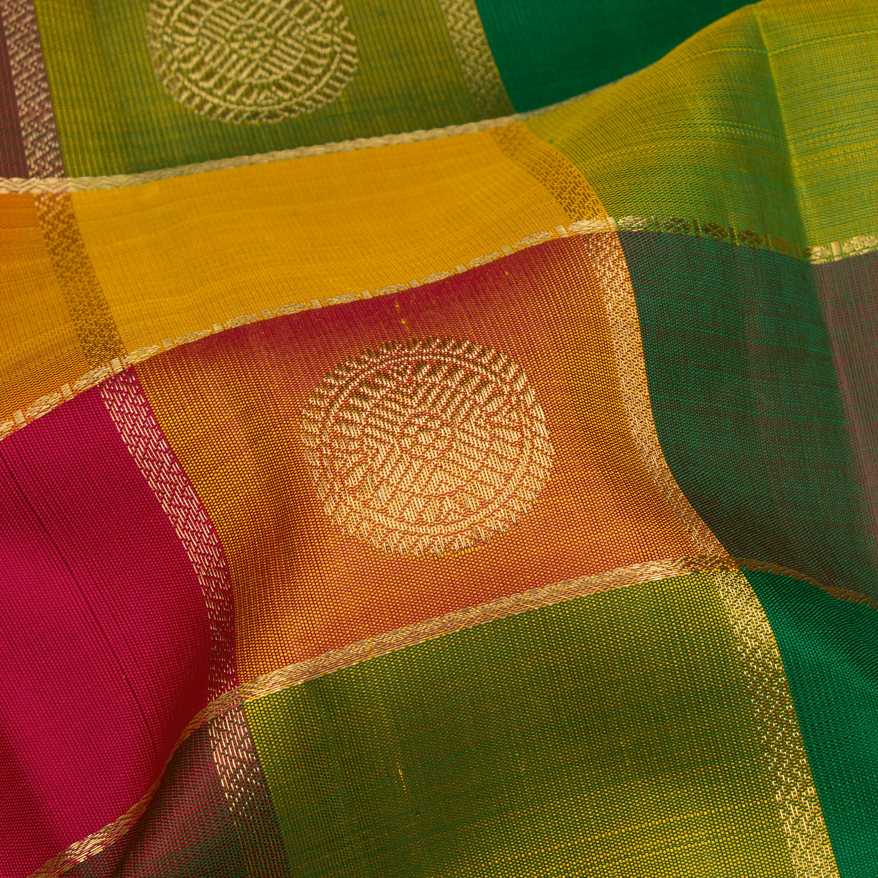 Kanakavalli Kanjivaram Silk Sari 26-110-HS001-03560 - Fabric View