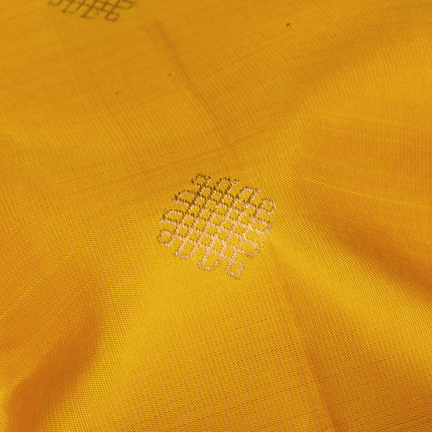 Kanakavalli Kanjivaram Silk Sari 26-110-HS001-03595 - Fabric View
