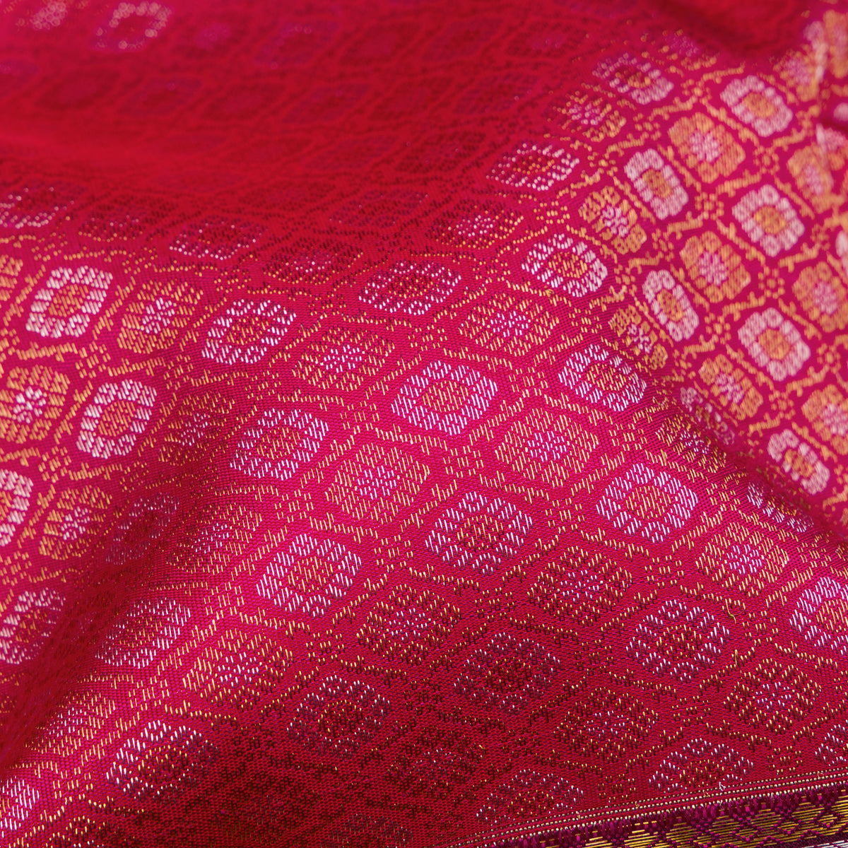 Kanakavalli Kanjivaram Silk Sari 26-595-HS001-00009 - Fabric View