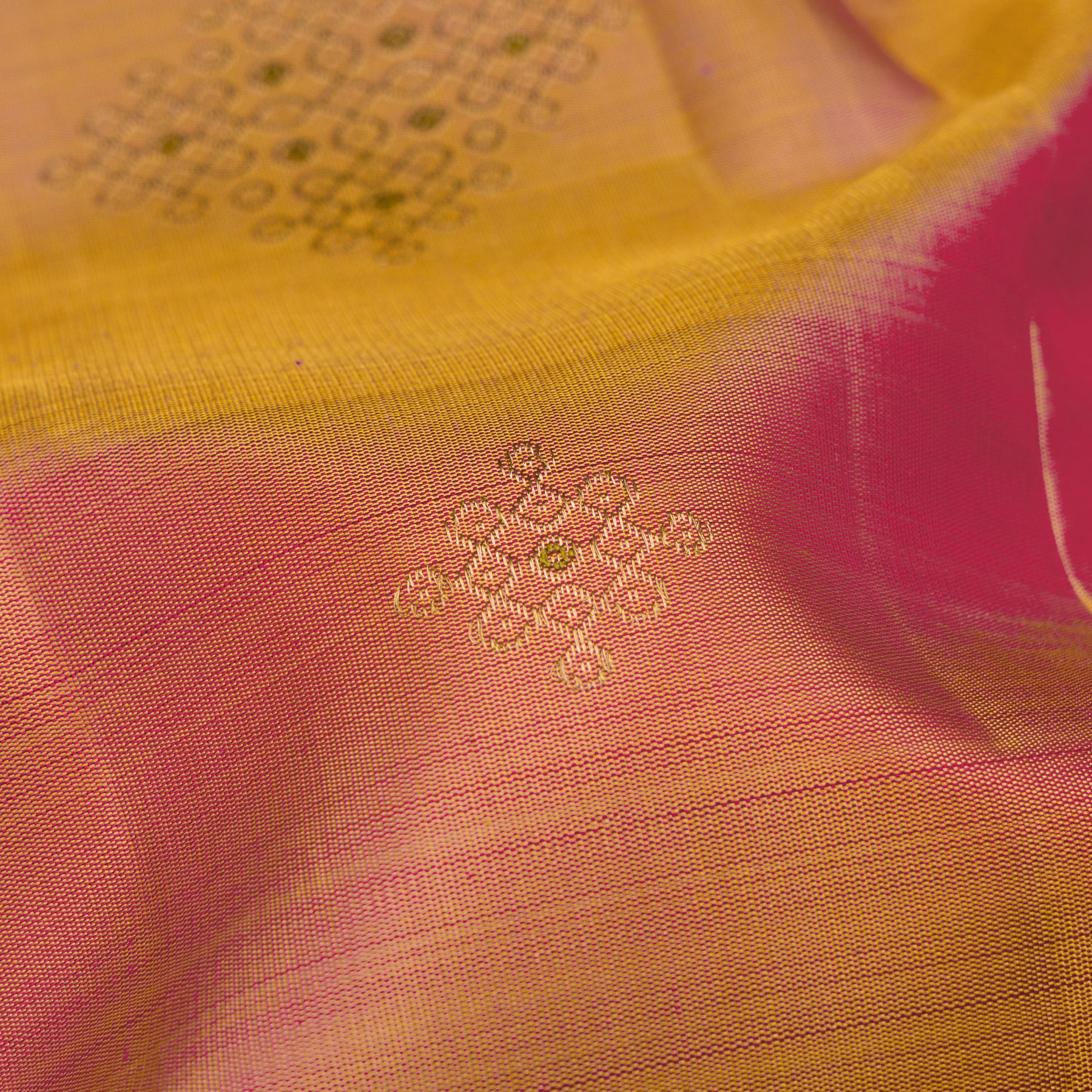 Kanakavalli Kanjivaram Silk Sari 26-595-HS001-01024 - Fabric View